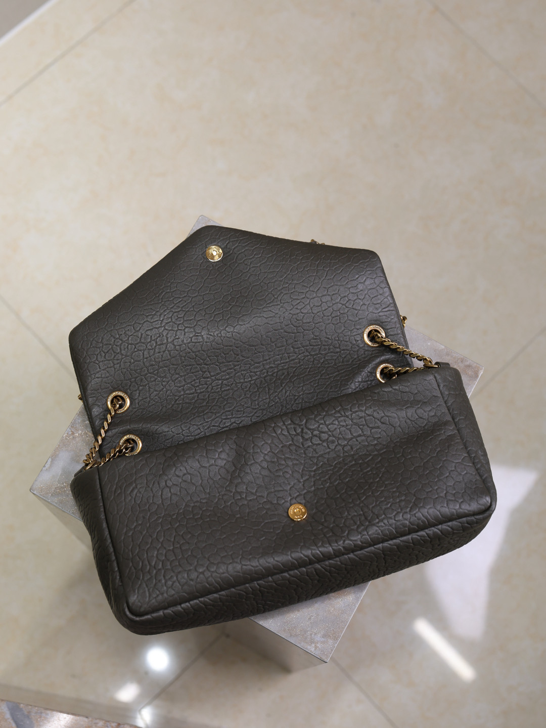 Y*L calypso medium in grained lambskin 800916 30x15x7.5cm