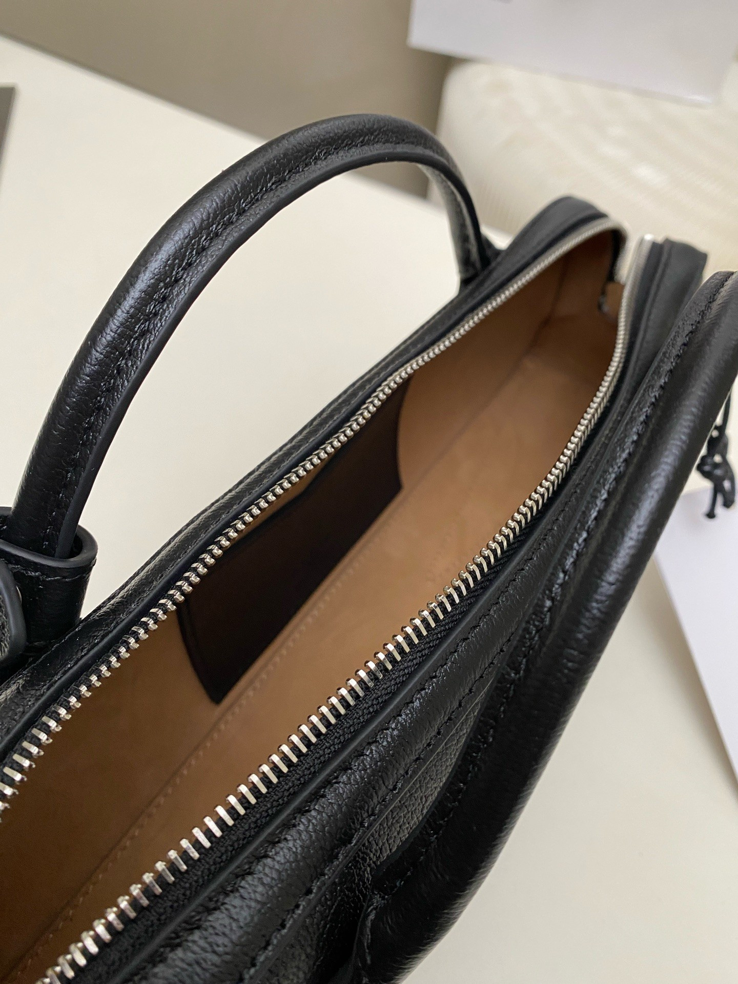 ALAÏA LE TECKEL CLUTCH SMALL BAG 27x9x8cm