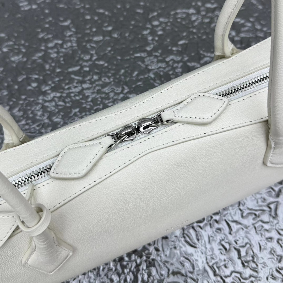 ALAÏA LE TECKEL MEDIUM BAG 33x11x10cm