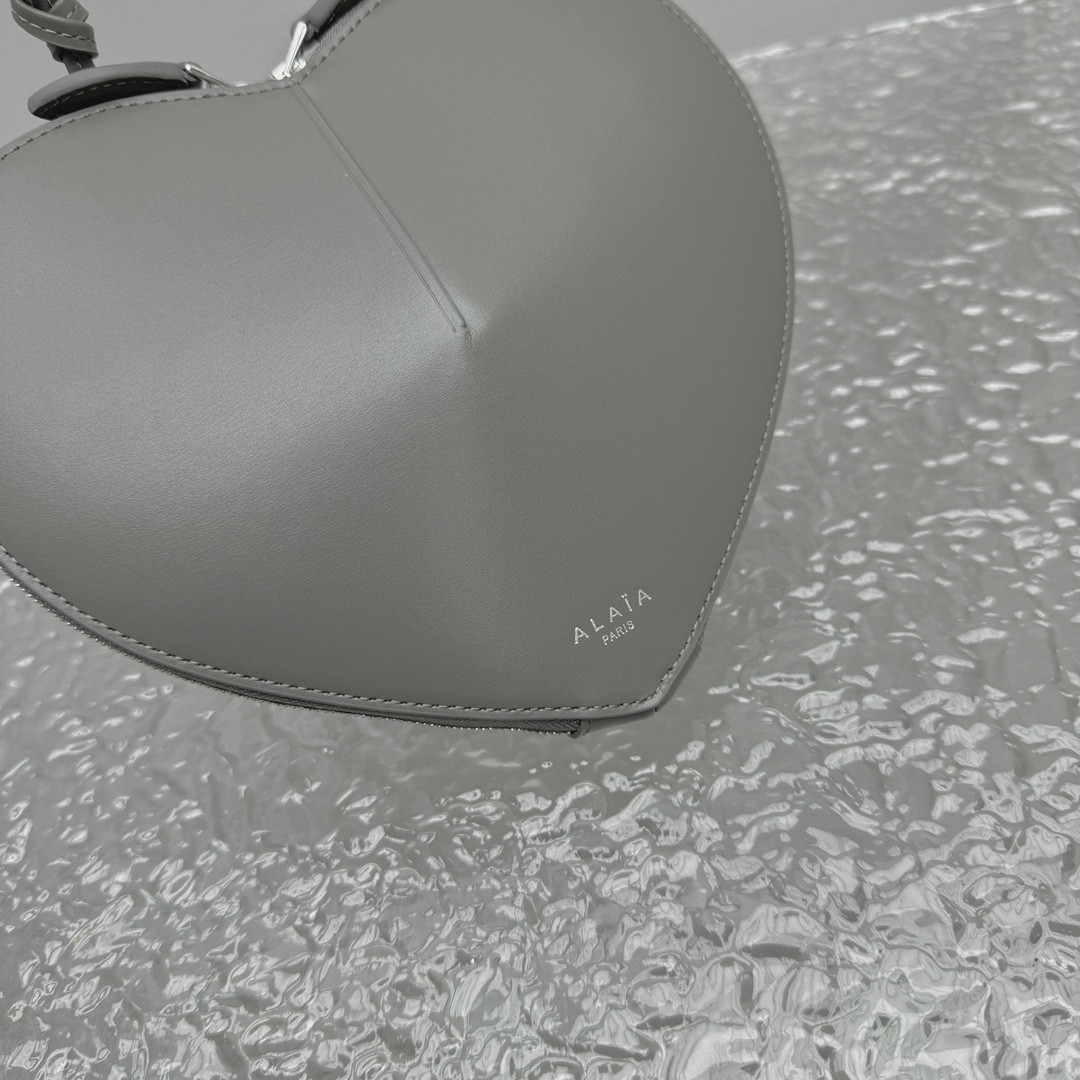 ALAÏA Le Coeur Heart Bag 18.5x20.5x5cm