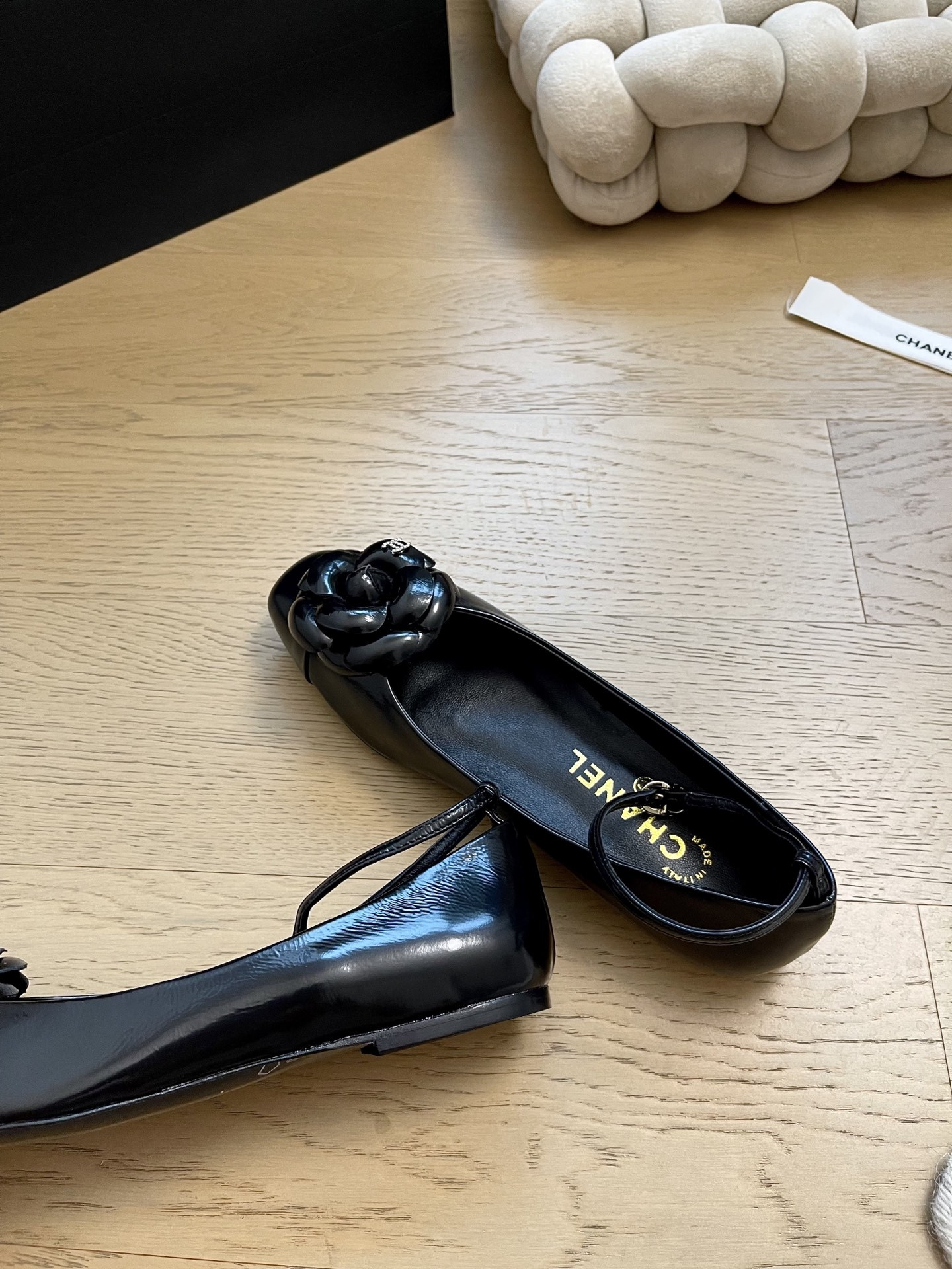 ua Ch*el ballet flats