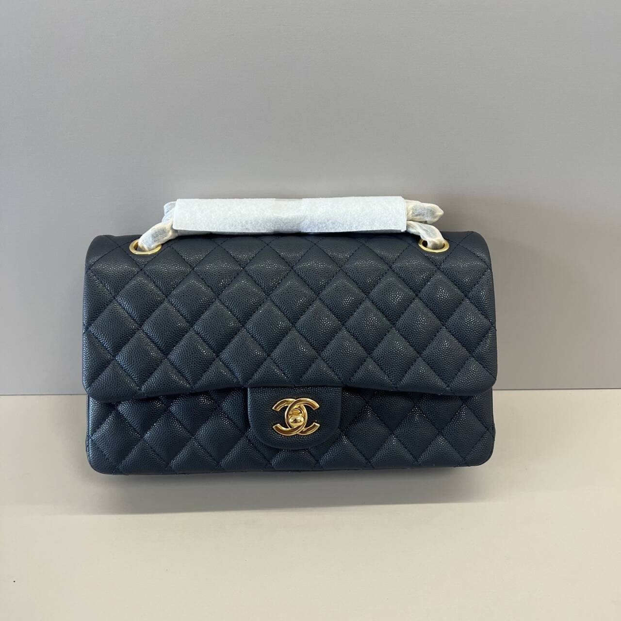 Chanel Classic Flap Bag 15x25.5x6cm