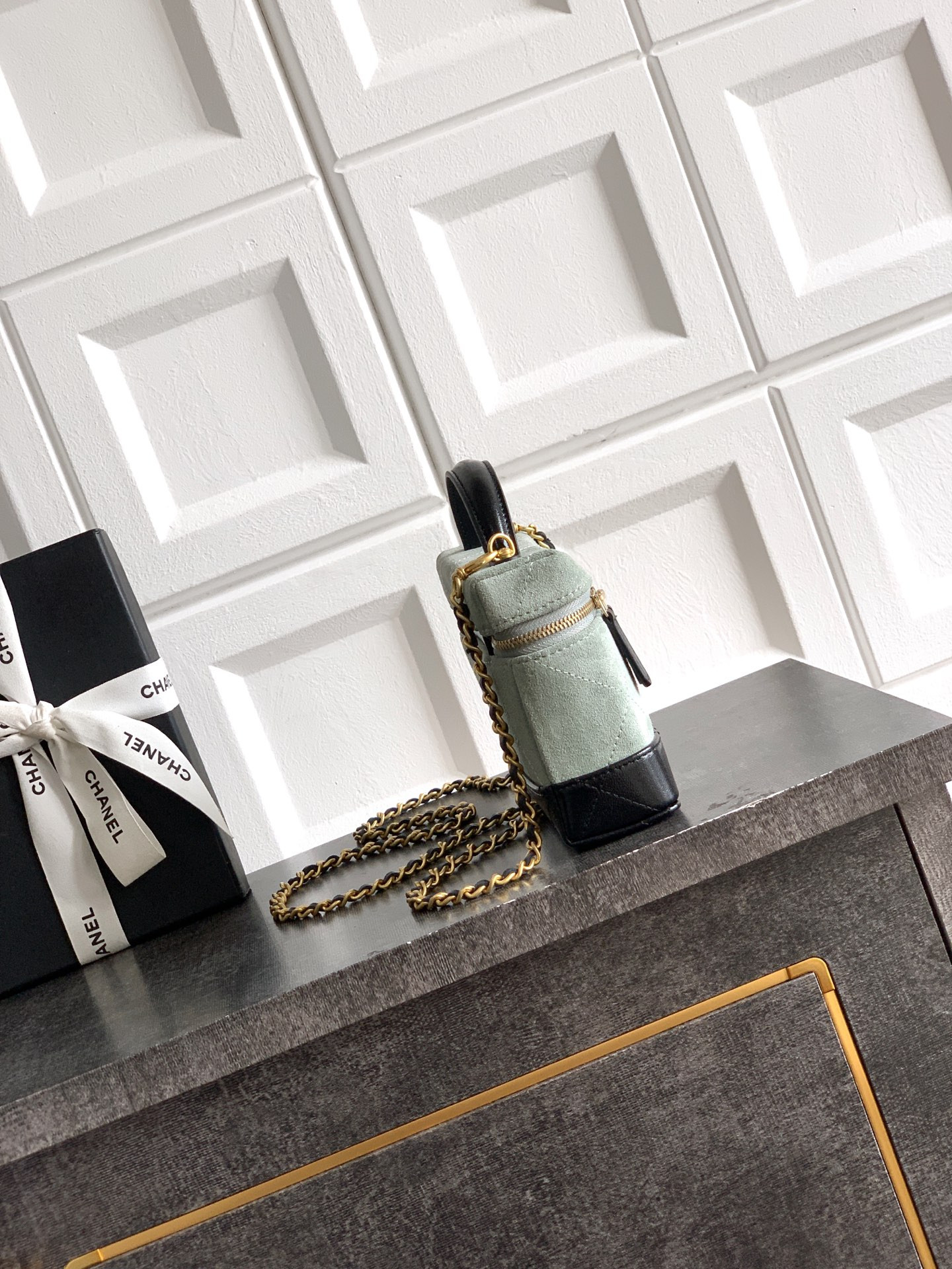 Chanel Vanity with Chain AP5186 17x19.5x5cm