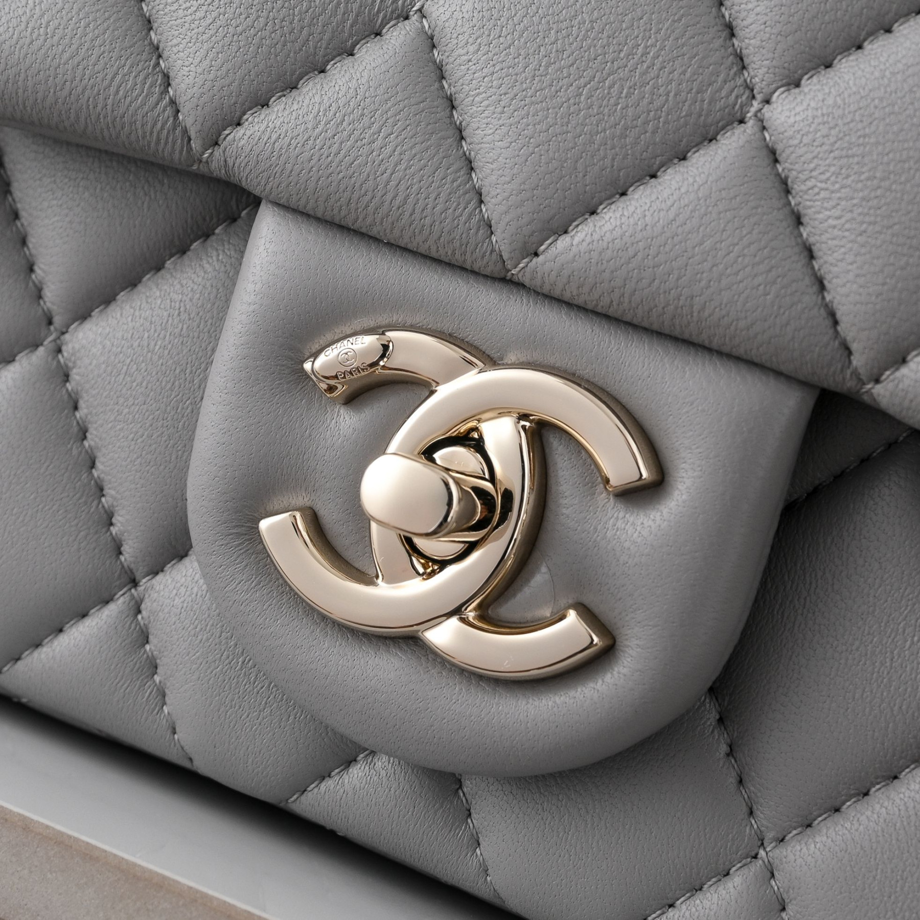 Chanel Classic Flap Handbag CF AS5759 20x13x7cm