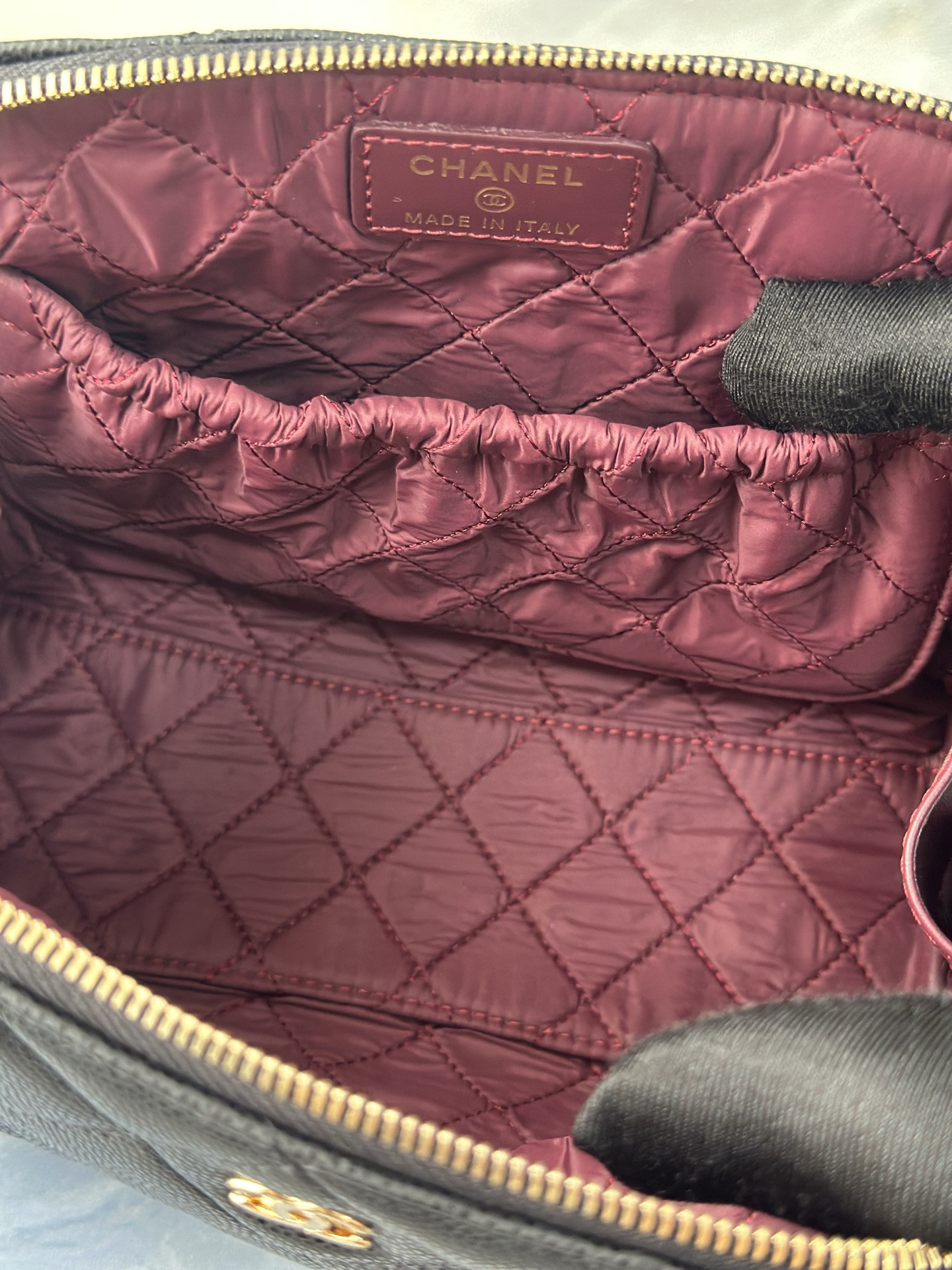 Chanel Quilted Cosmetic Bag Gold Hardware A31102 18.5x6x11cm