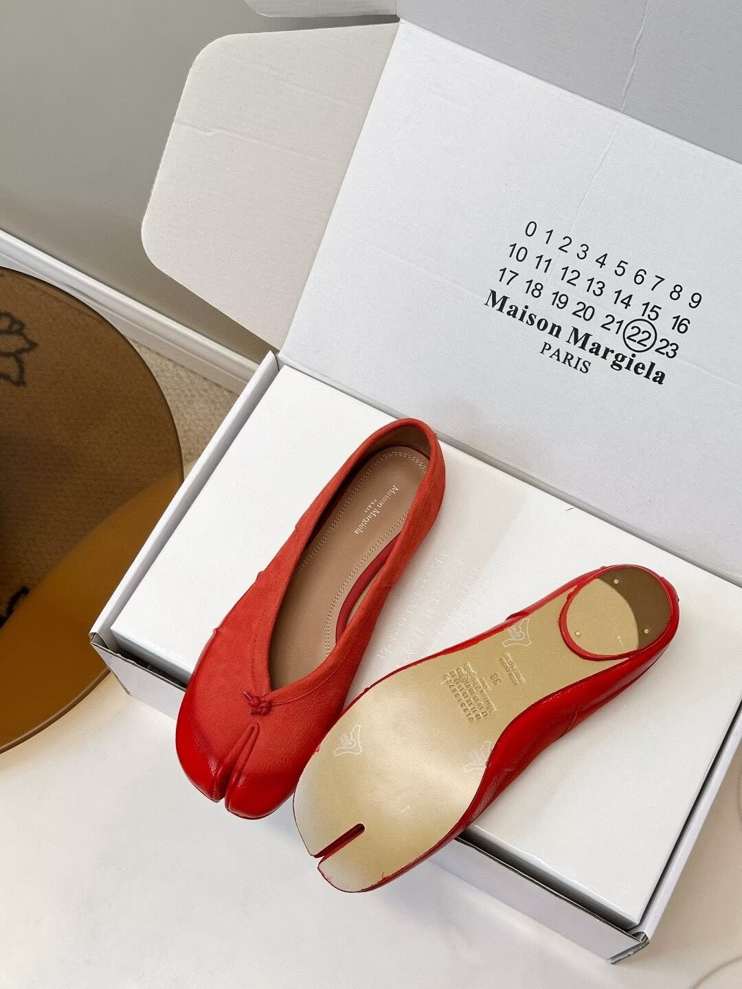 ua ma1s0n Marg*e1a tabi leather ballet flats