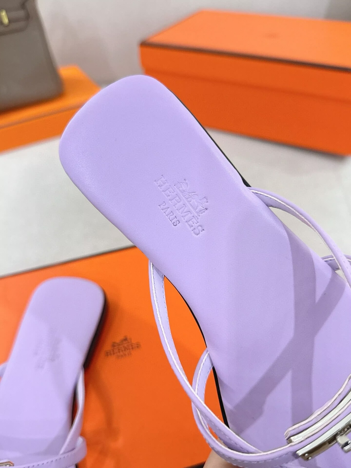 ua H**me5 miss sandals