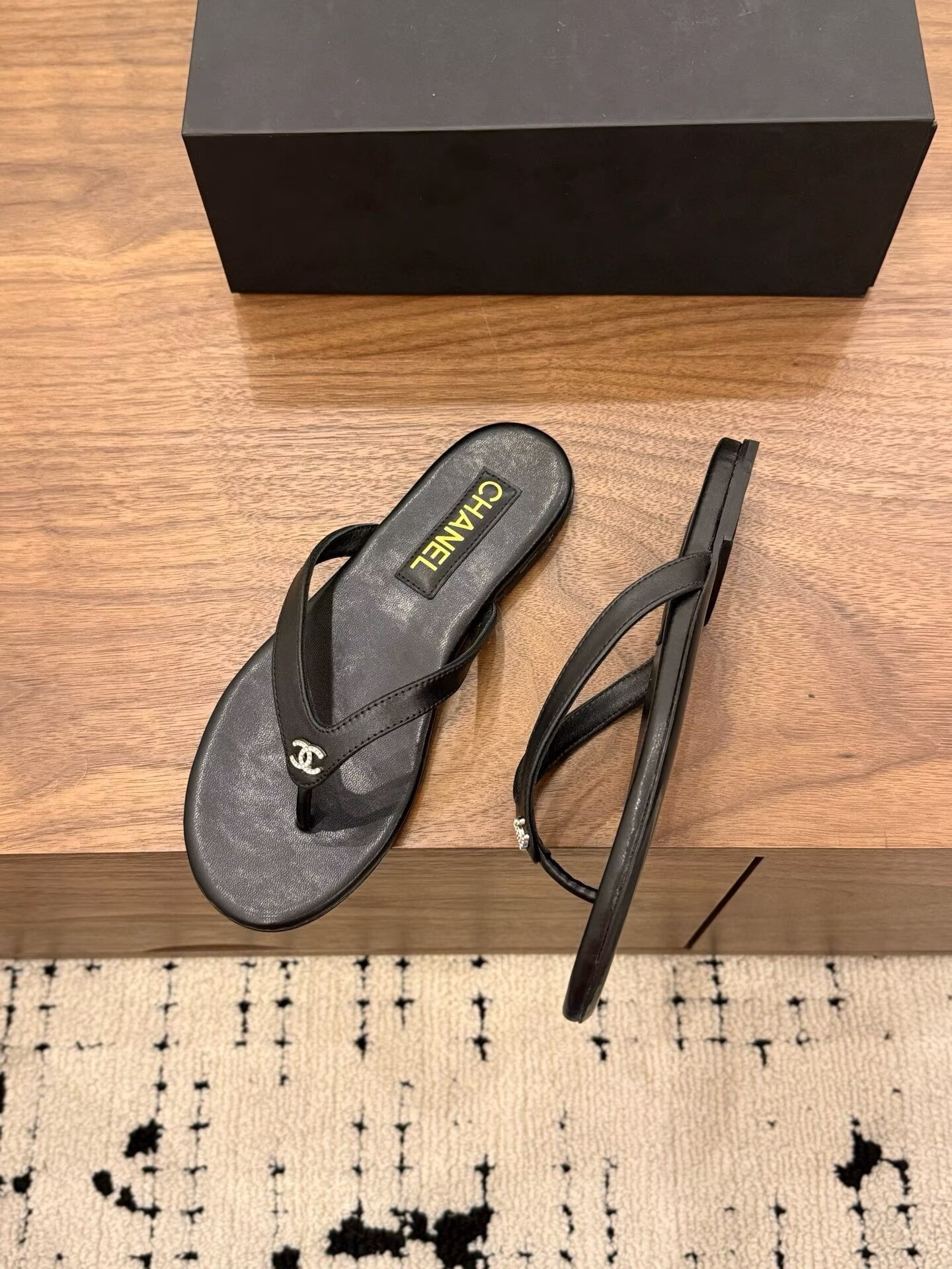 UA Chanel Slides