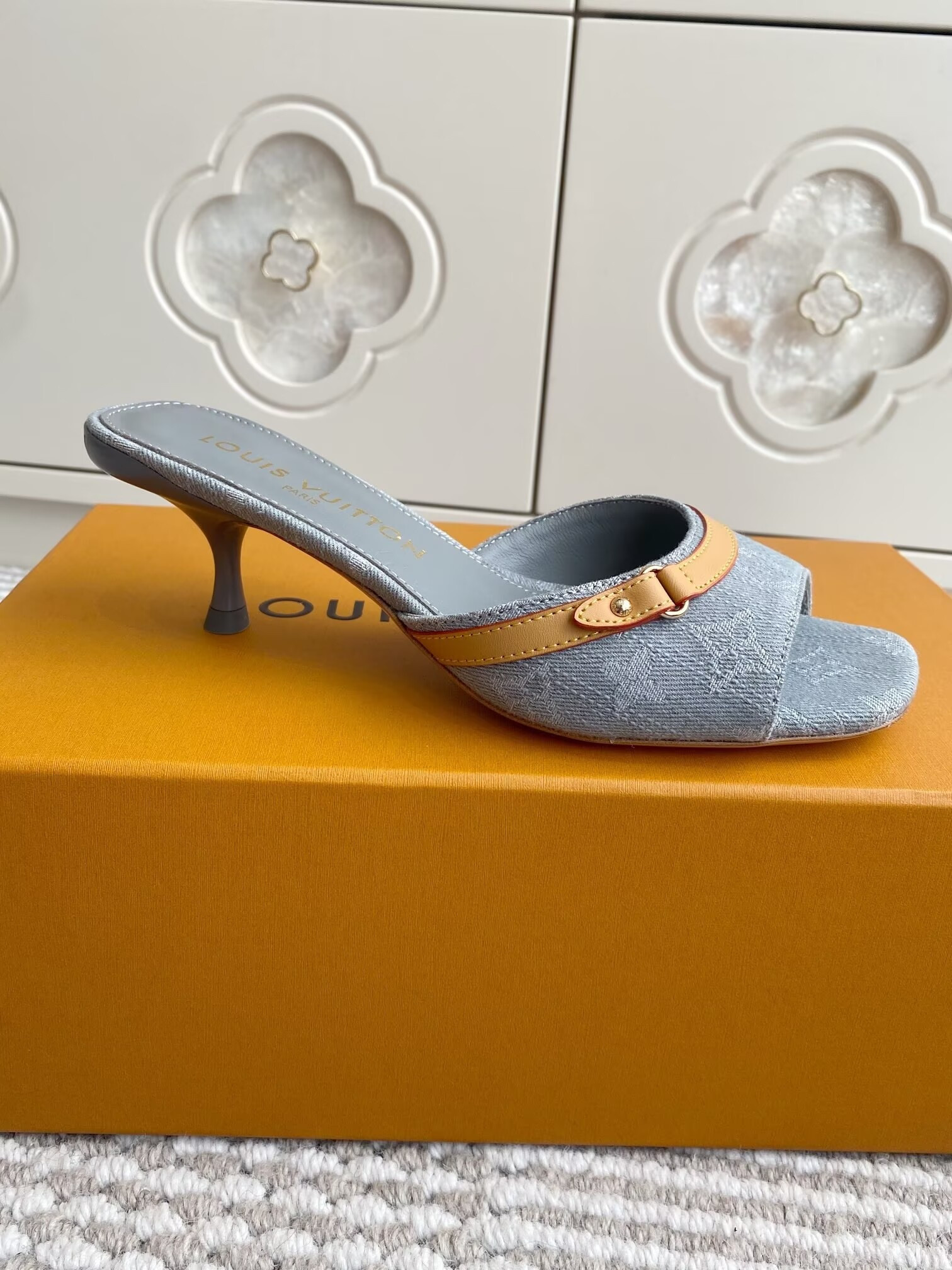 UA LV 6AM Mule