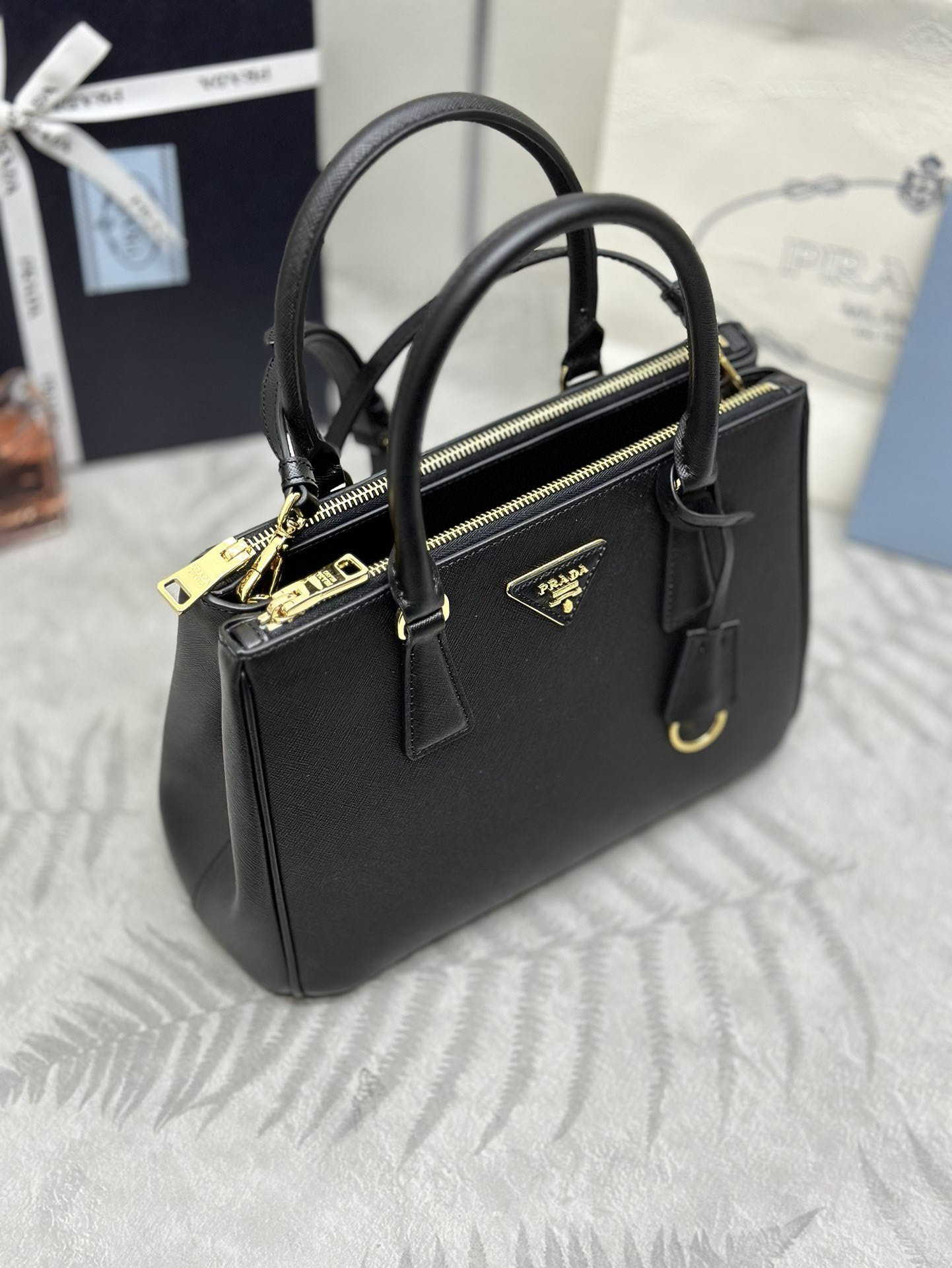 Prada Galleria medium Saffiano Leather Bag 28x20x12cm