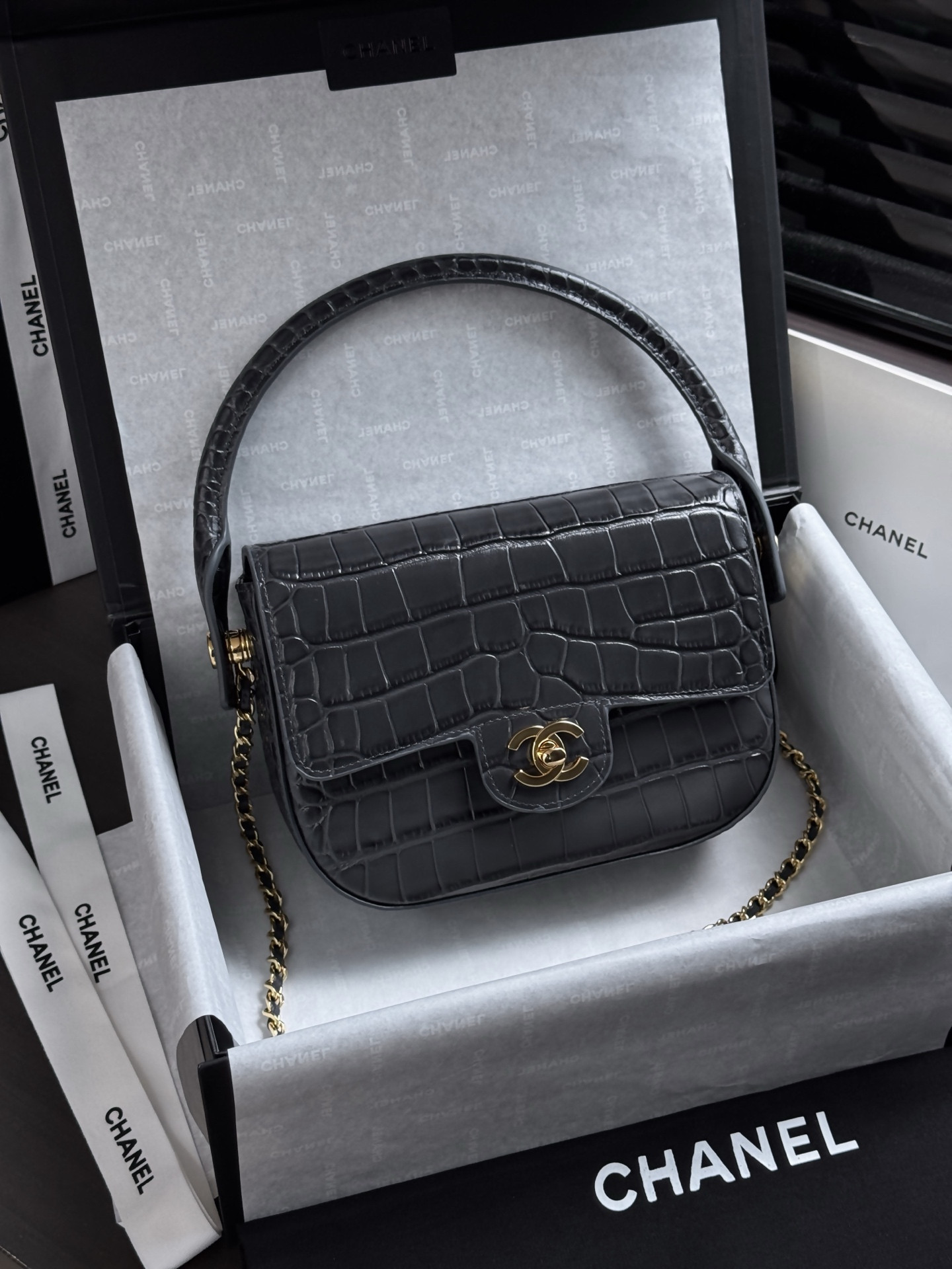 Chanel Mini Flap Bag With Handle AS6424 14.5x19.5x5cm