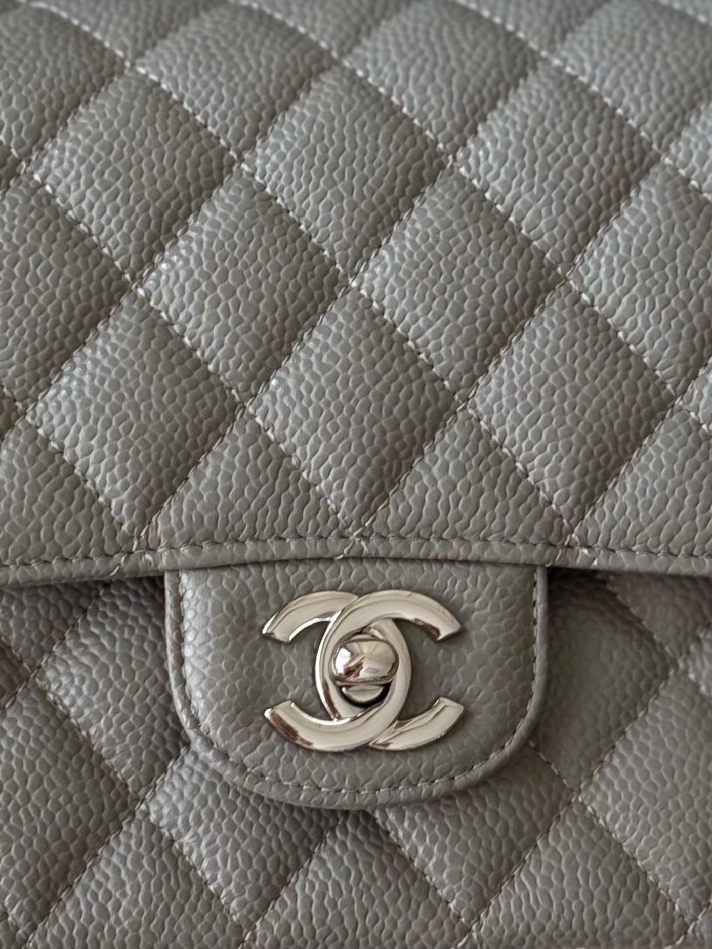 Chanel Flap Bag 25x15.5x6.5cm