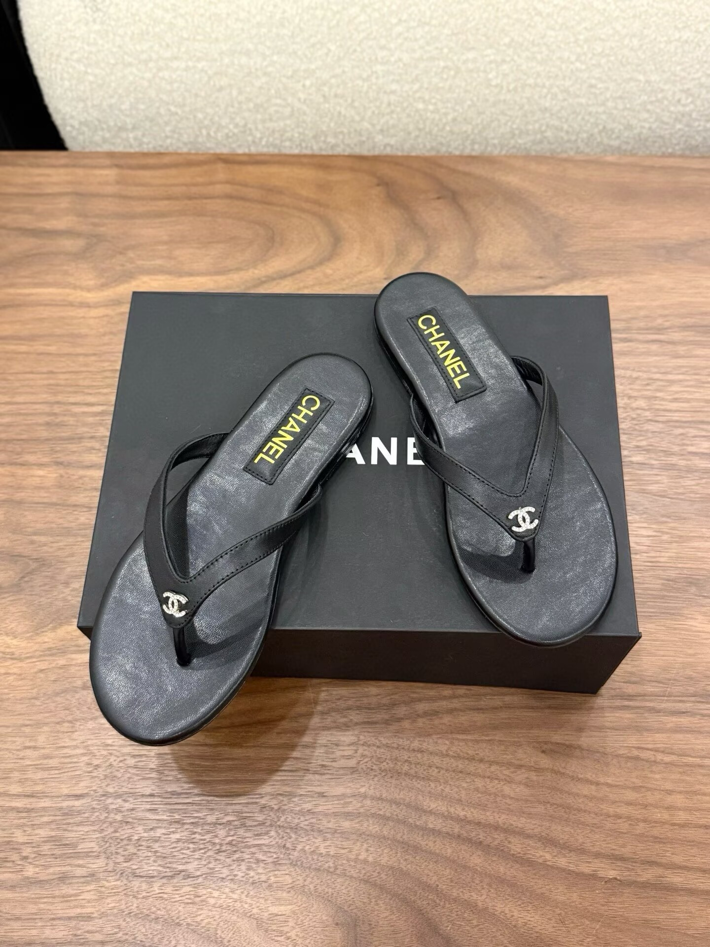 UA Chanel Slides