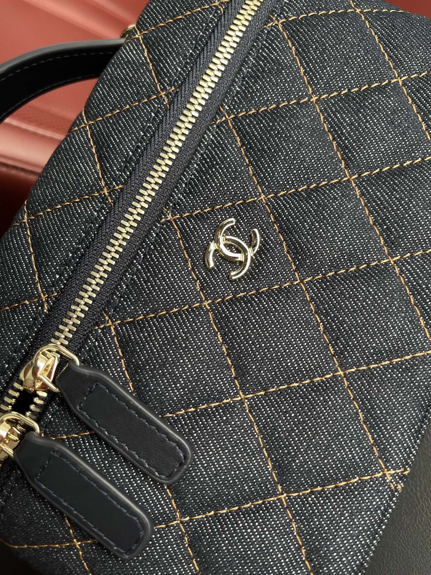 CHANEL Classic Vanity with chain Handbag AP4385 17x19x5cm