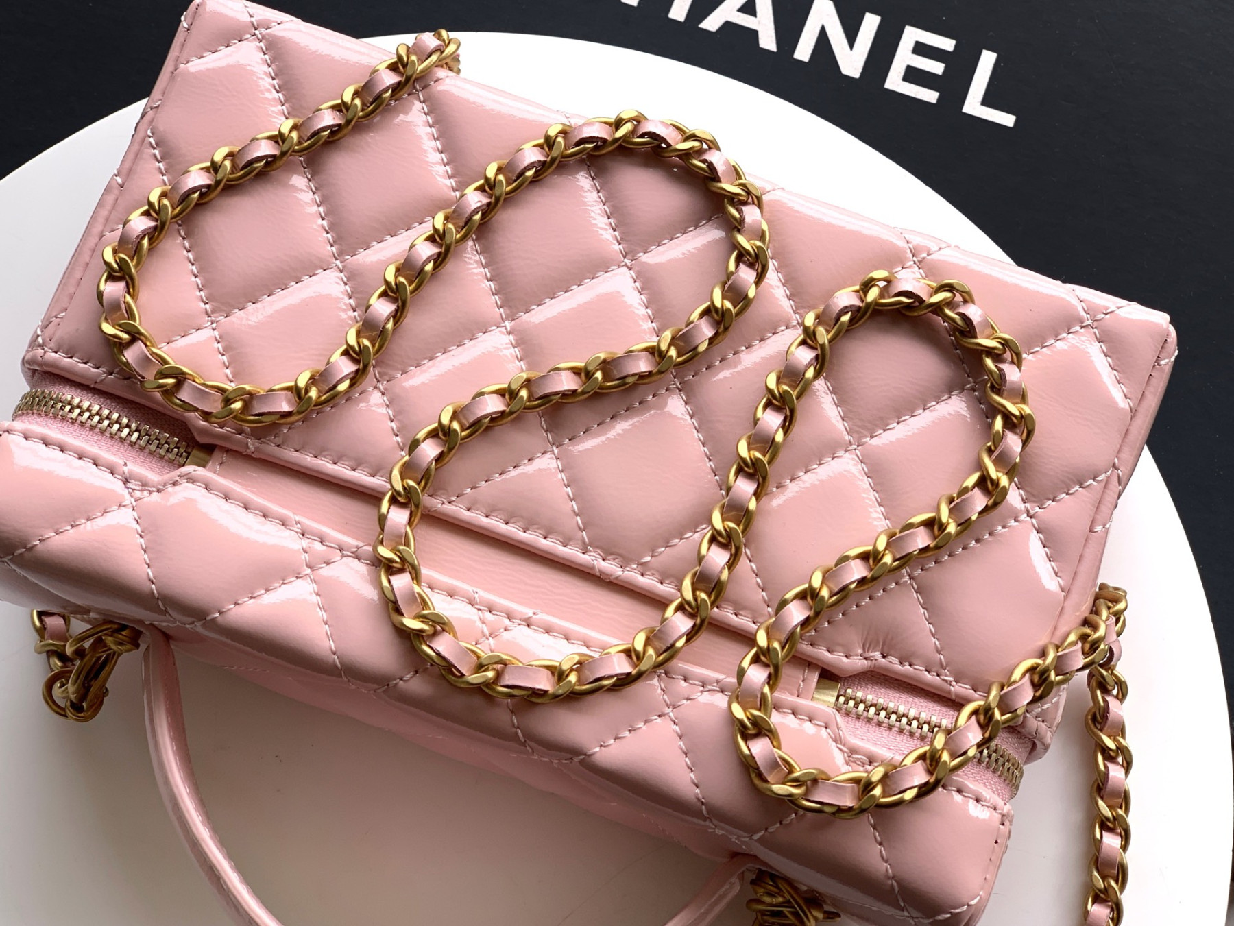 Chanel Vanity with Chain 17x19x5cm