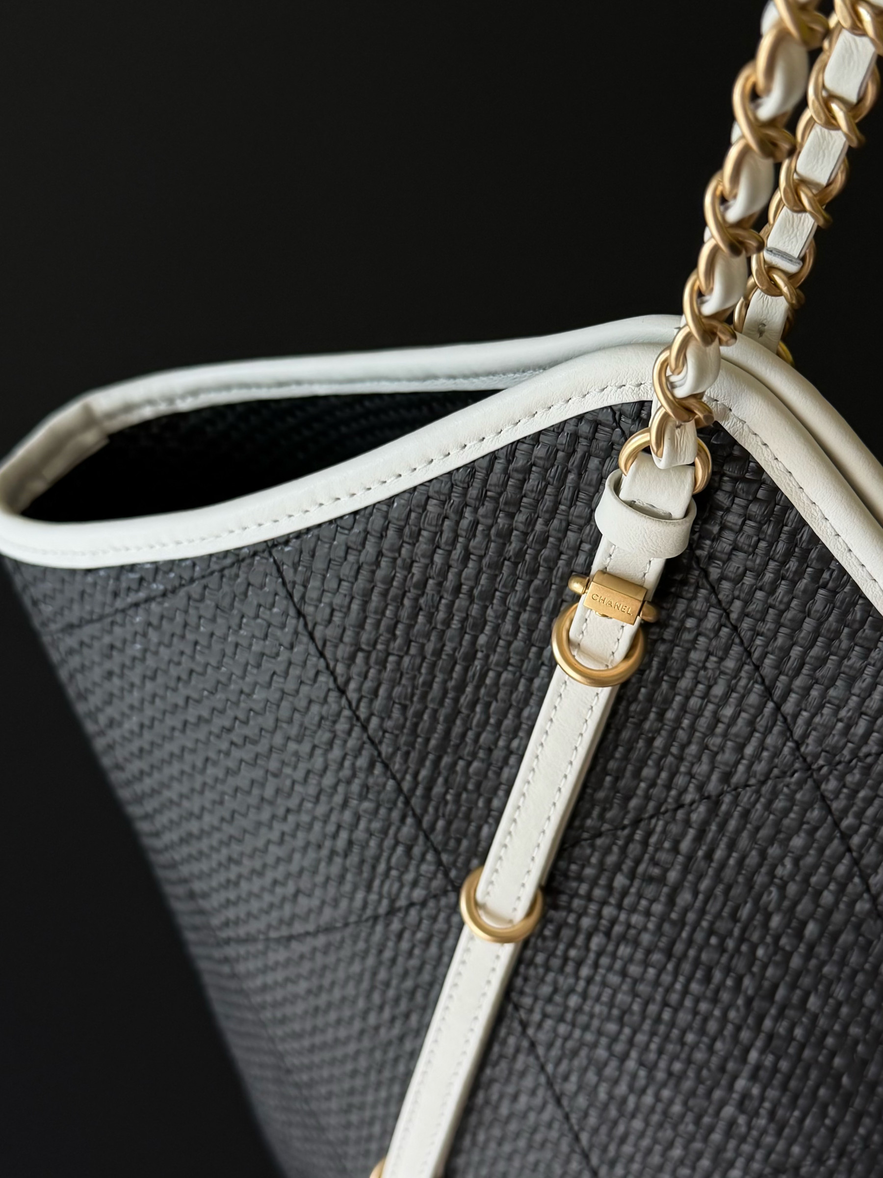 Chanel Maxi Shopping Bag AS5463 36 x 59 x 13cm