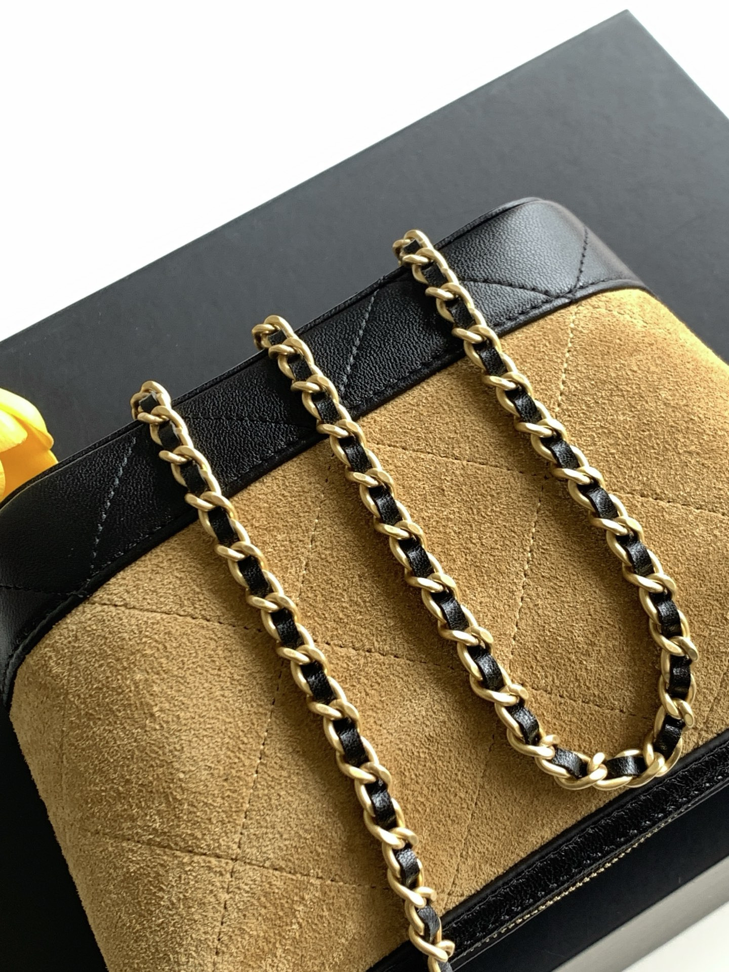 Chanel Clutch with chain AP5187 21x19x7cm