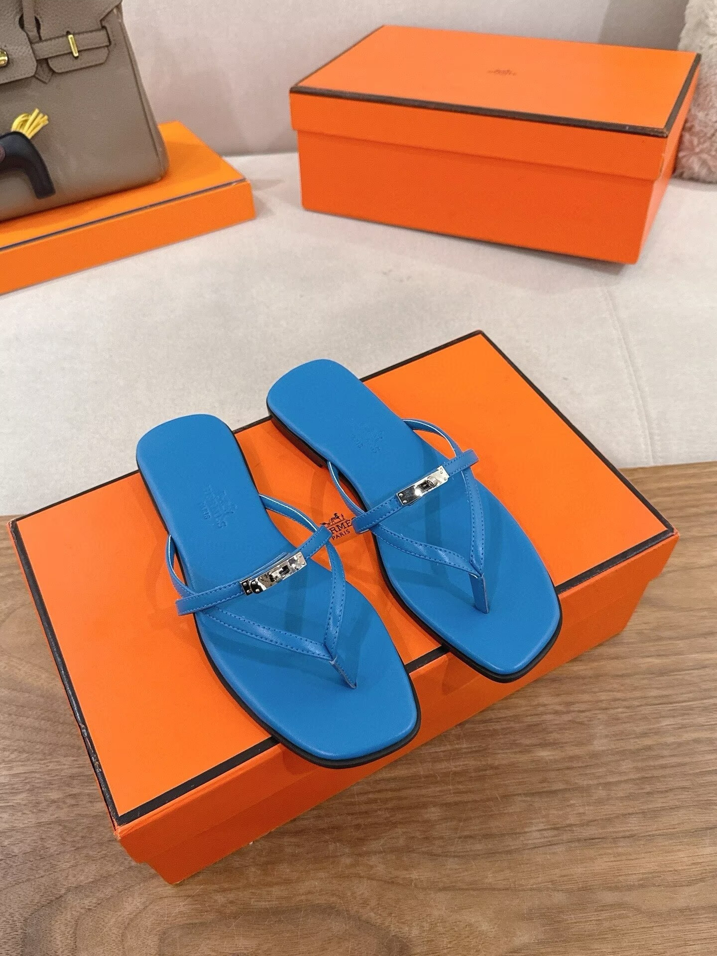 ua H**me5 miss sandals