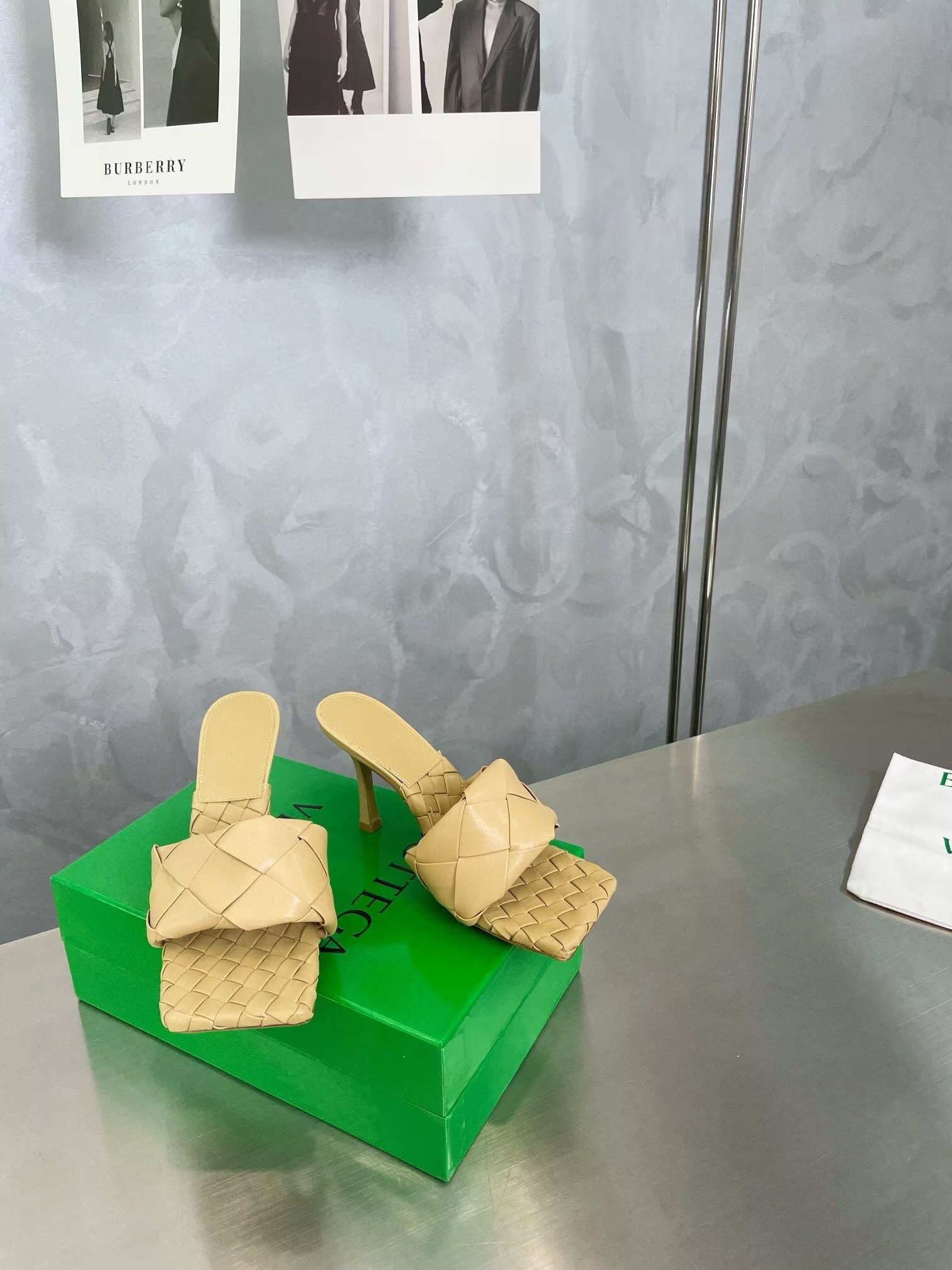 UA Bottega Veneta Lido Slides