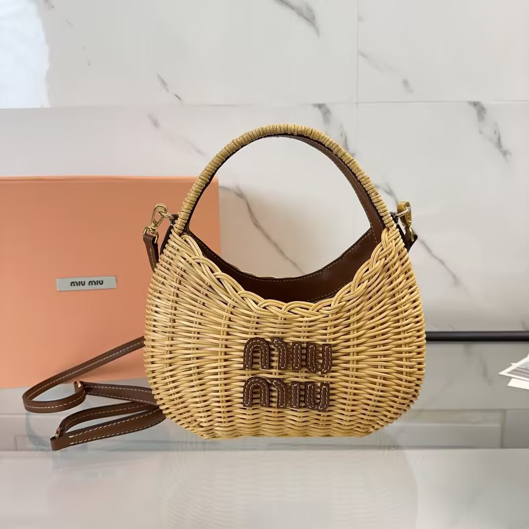 Miu Miu Wander Wicker Handbag 20x17x6cm