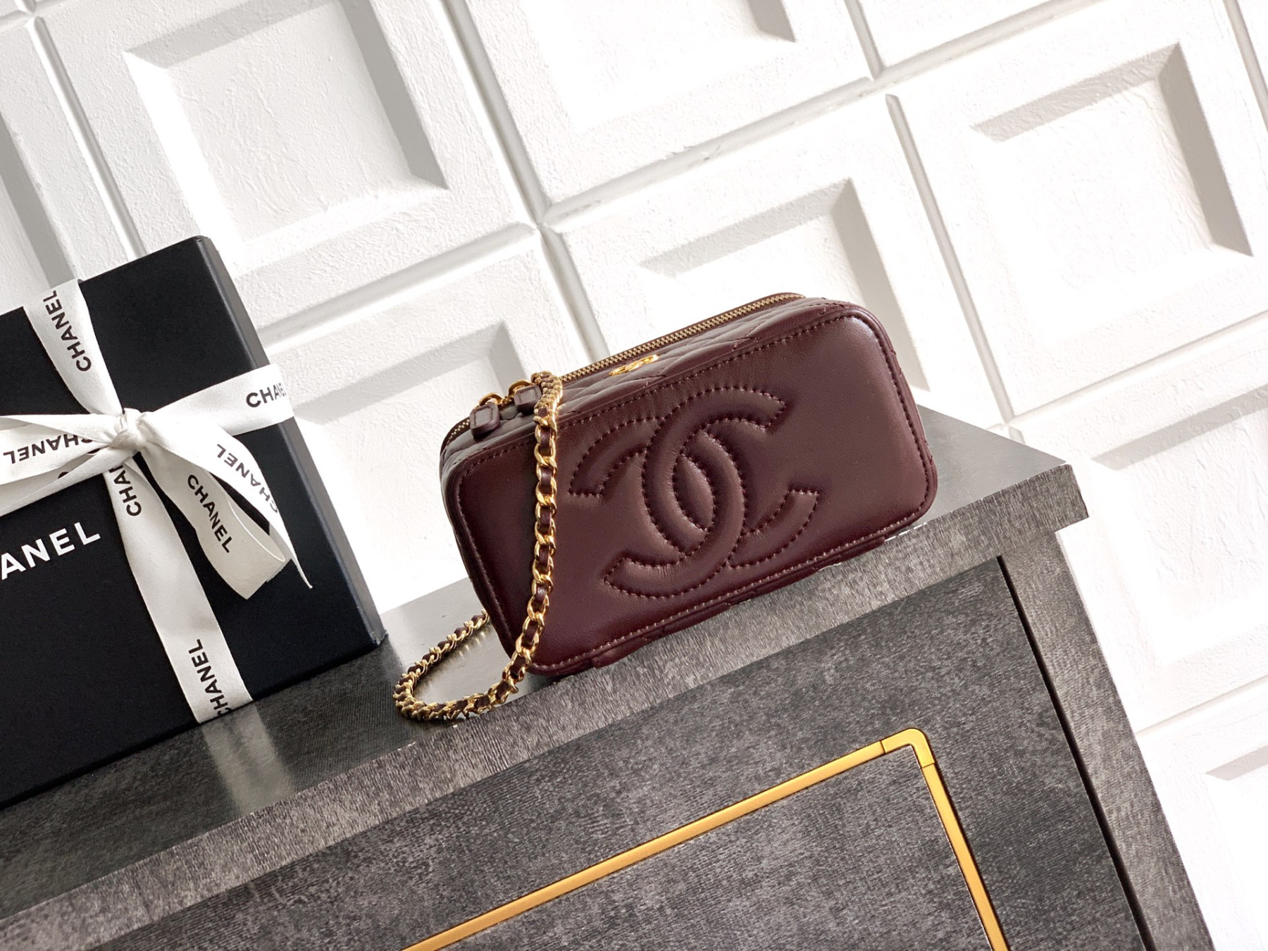 CHANEL Classic Vanity with chain Handbag 17x9.5x8cm