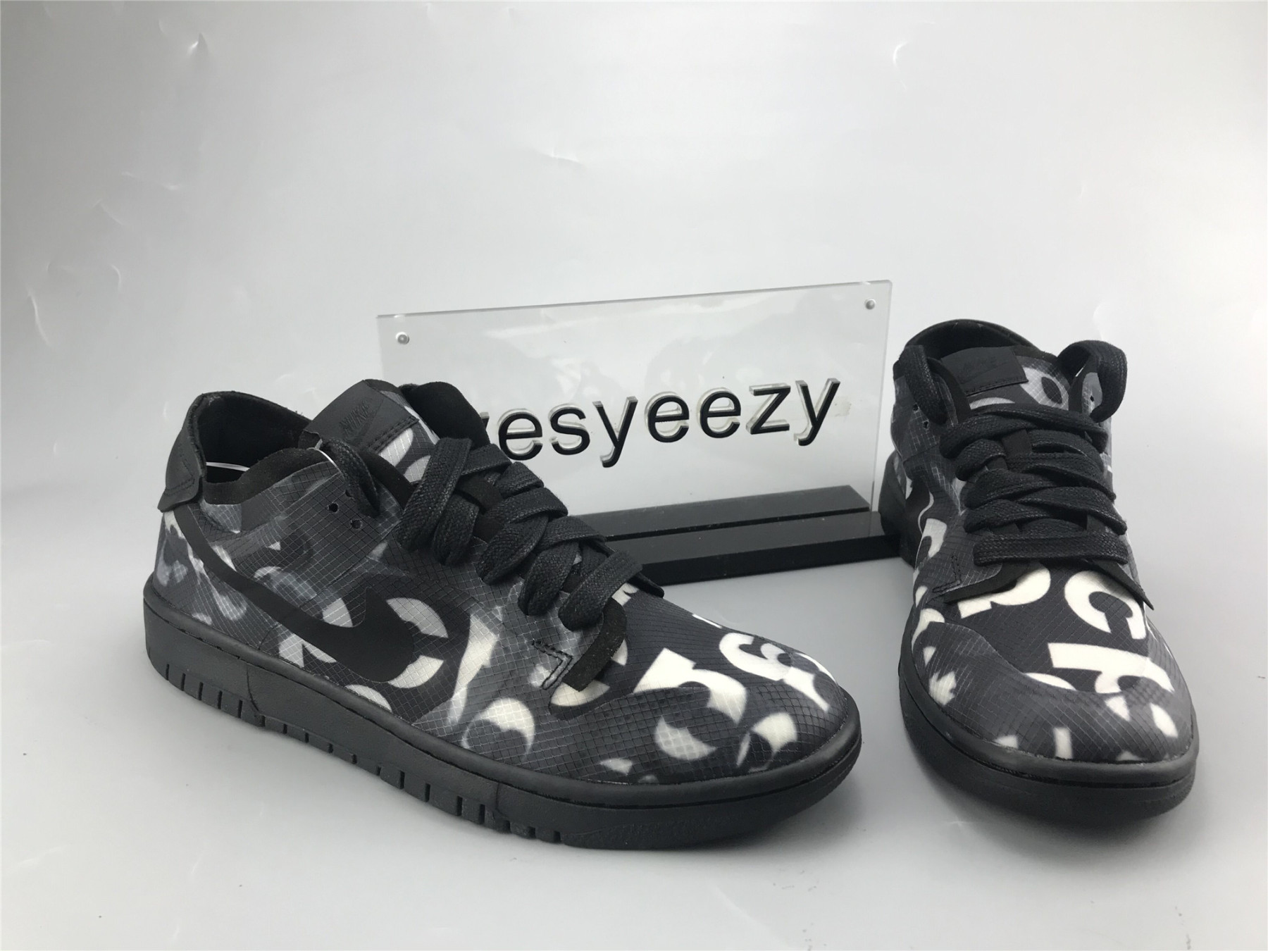 UA NIKE COMME DES GARÇONS X DUNK LOW