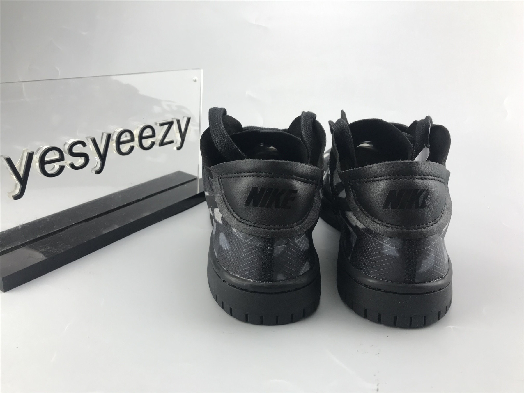 UA NIKE COMME DES GARÇONS X DUNK LOW
