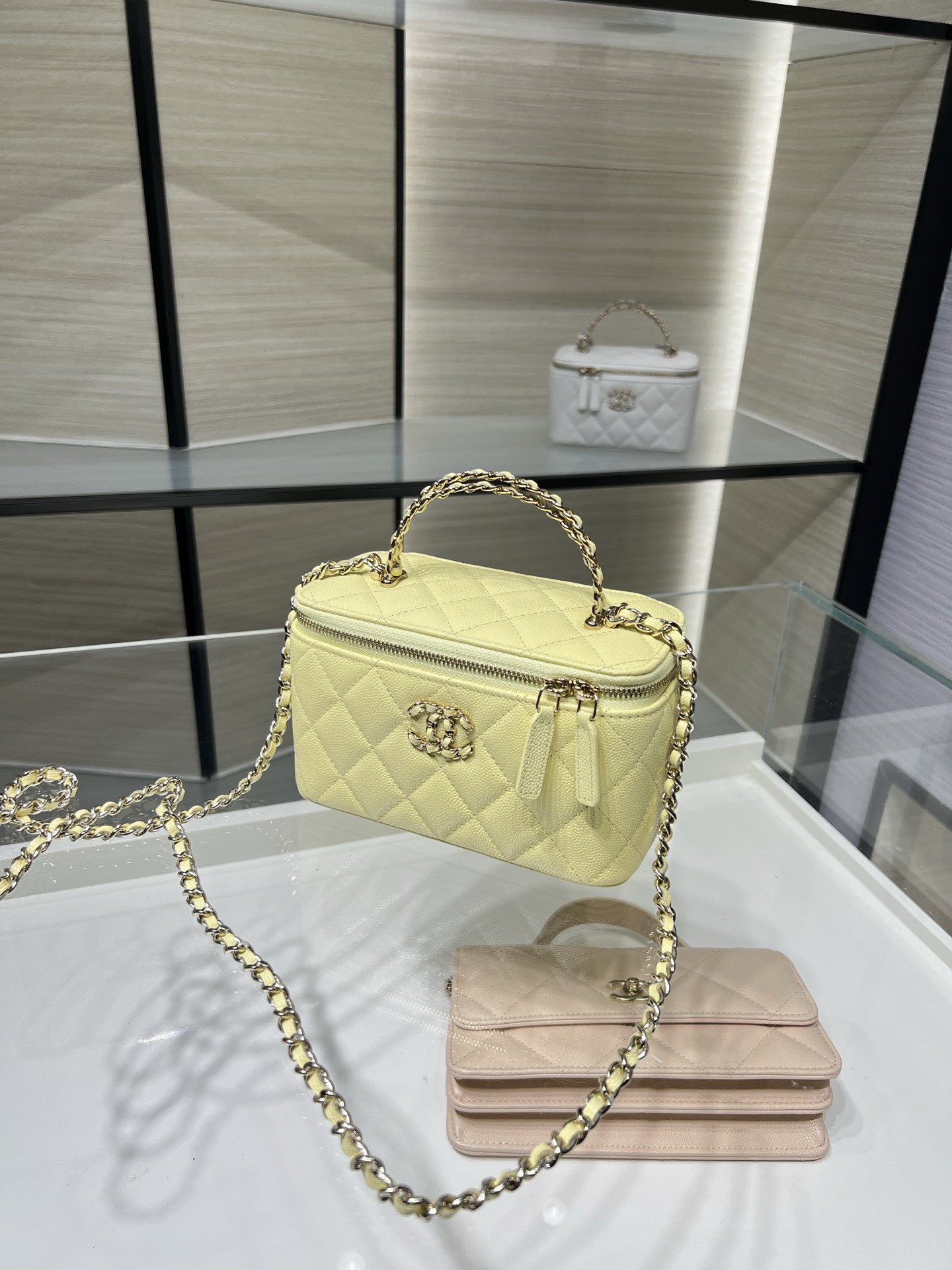 CHANEL Vanity With Chain AP5182 9.5x17x8cm