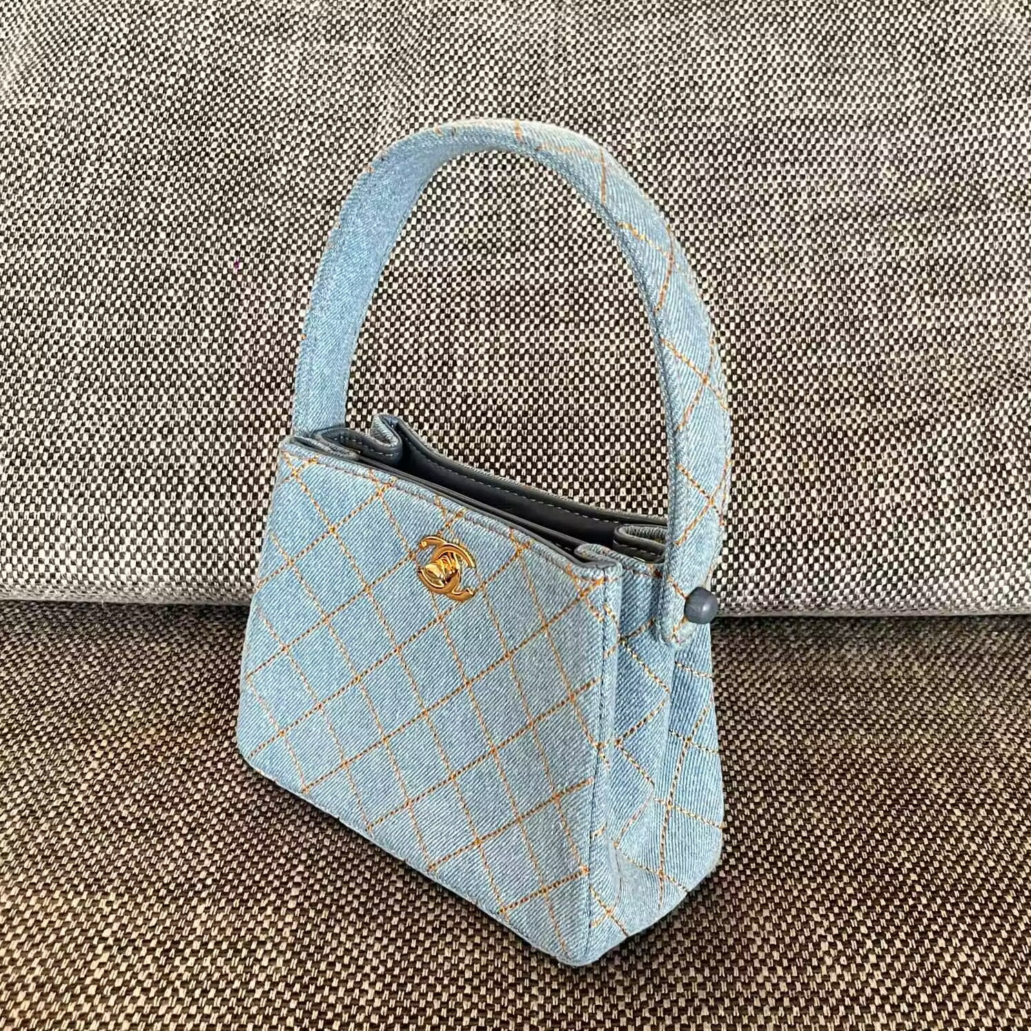 Chanel Mini Classic Handbag 18x13x7cm
