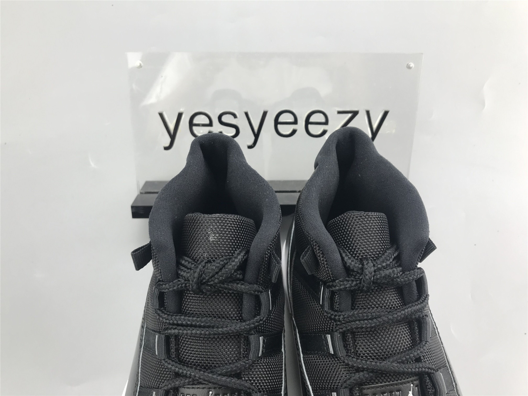 UA AIR JORDAN 11 RETRO