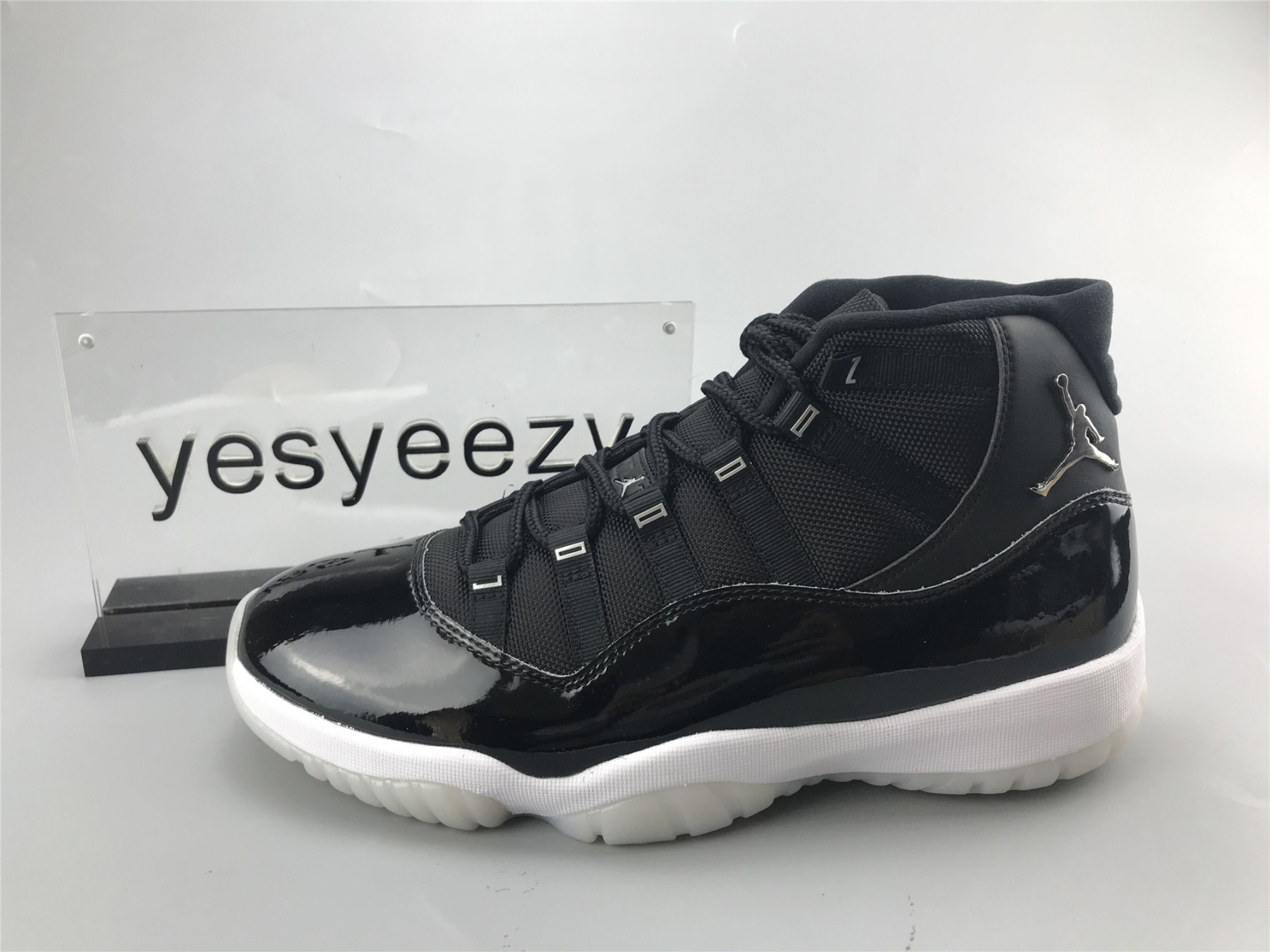 UA AIR JORDAN 11 RETRO