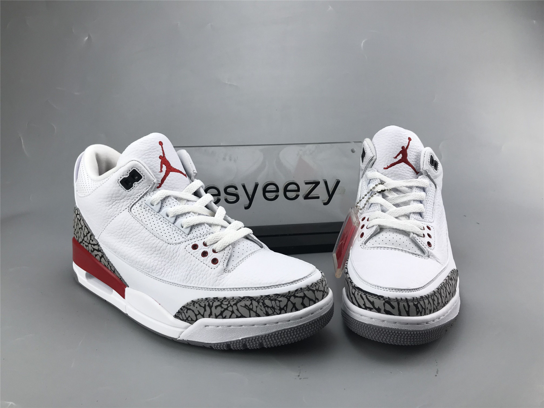 UA AIR JORDAN 3 RETRO