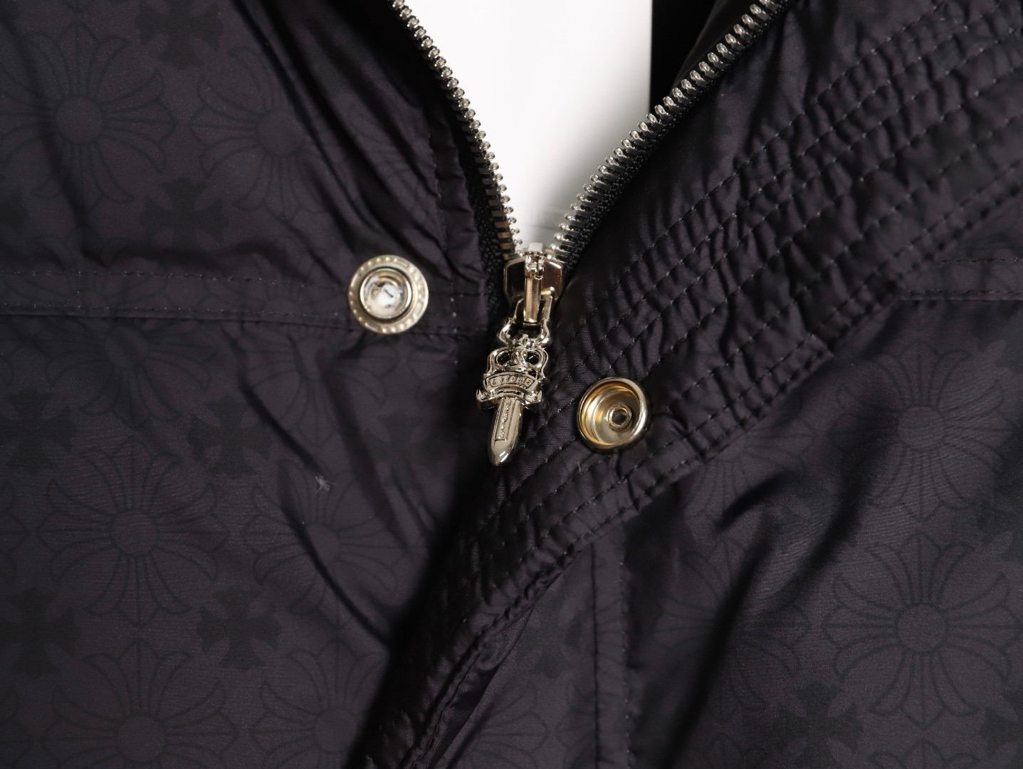 Ch*0me He**ts short puffer jacket