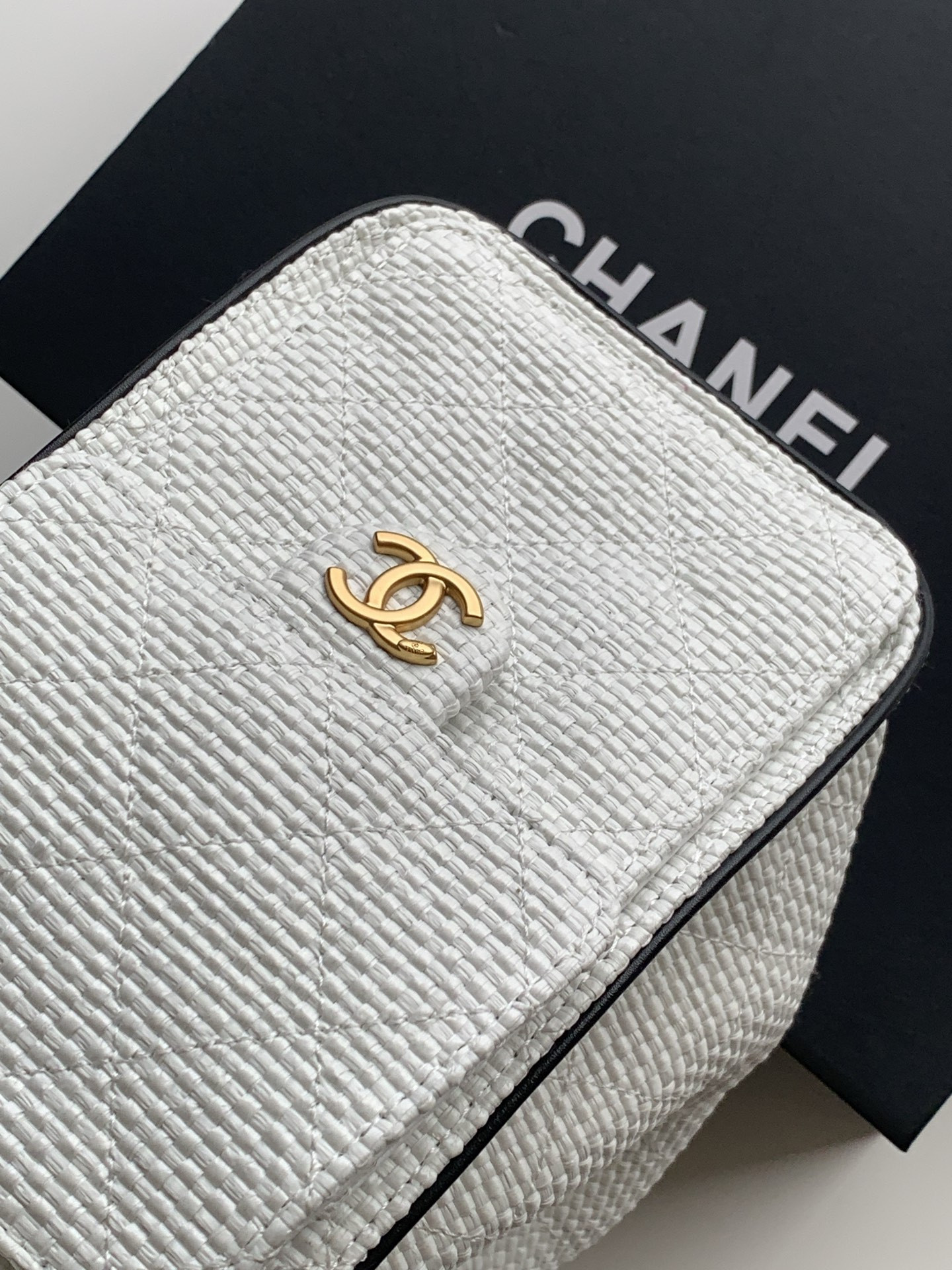 CHANEL Kleine Chanel 25 tas AS5631 30x26x14cm
