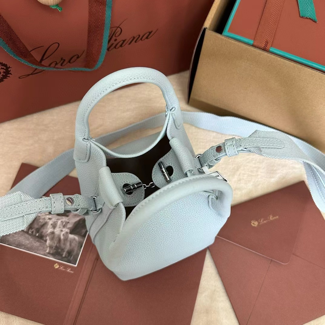 L0r0 P1ana Small Bale Bag Grained Calfskin 17 x 17 x 21 cm