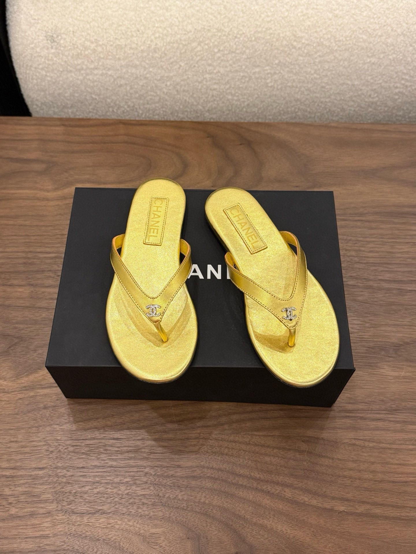 UA Chanel Slides
