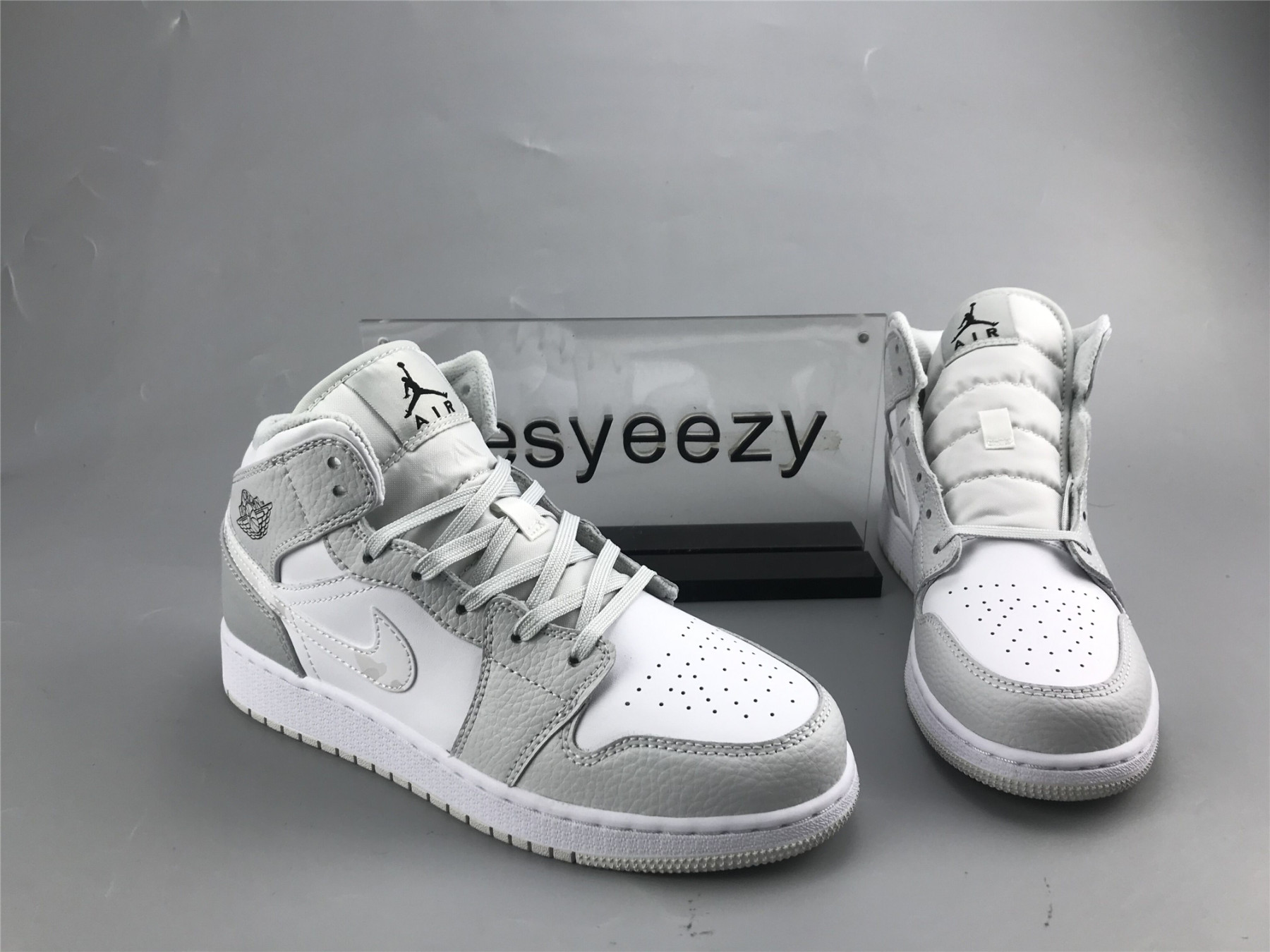 UA AIR JORDAN 1 MID SE GS 