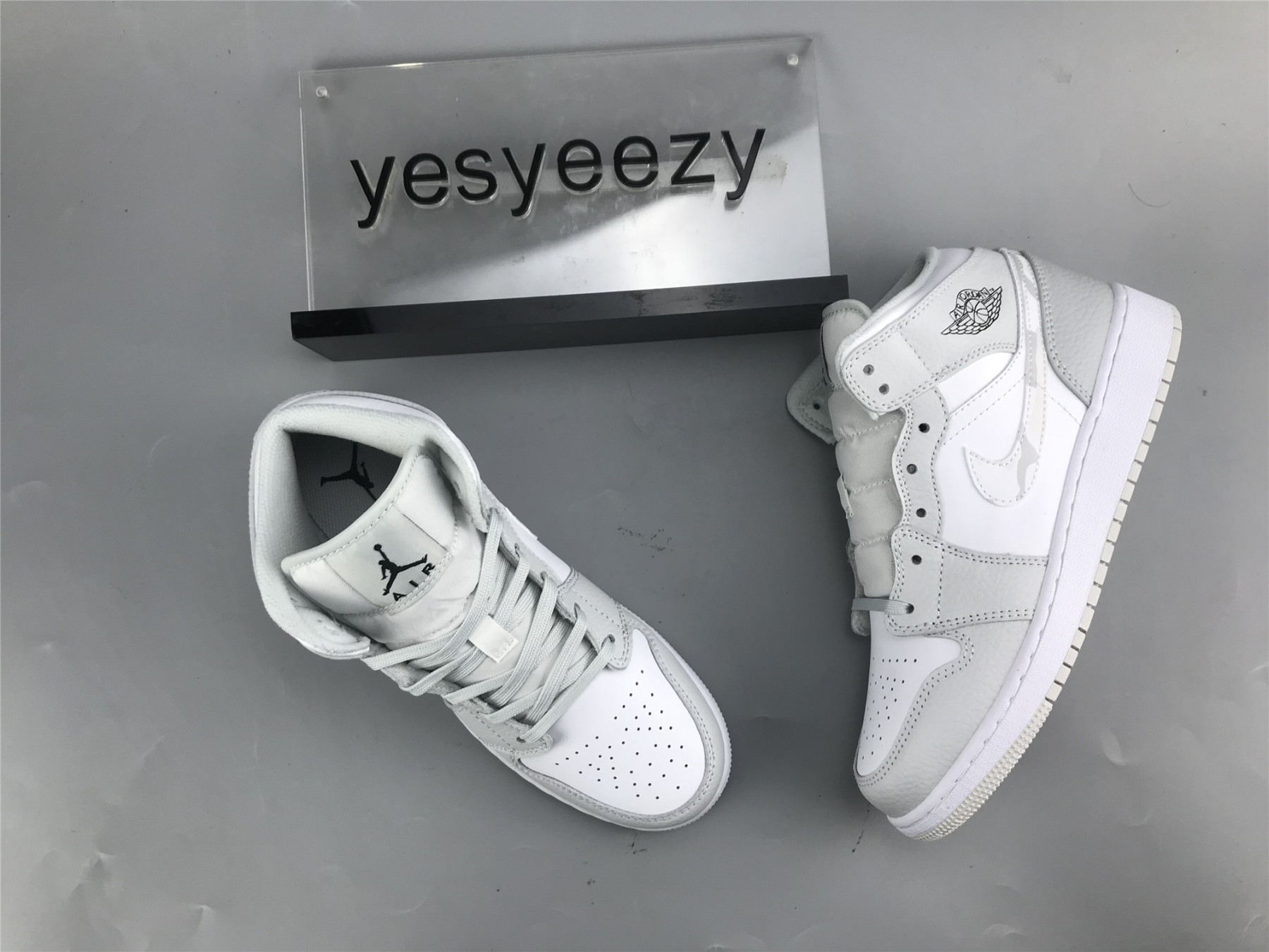 UA AIR JORDAN 1 MID SE GS 