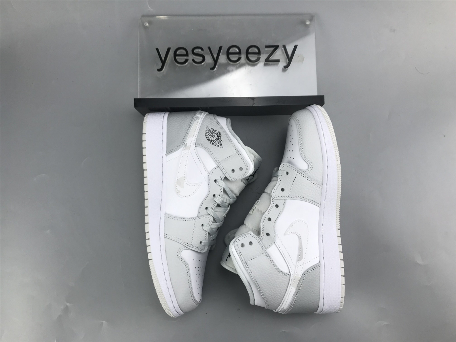 UA AIR JORDAN 1 MID SE GS 
