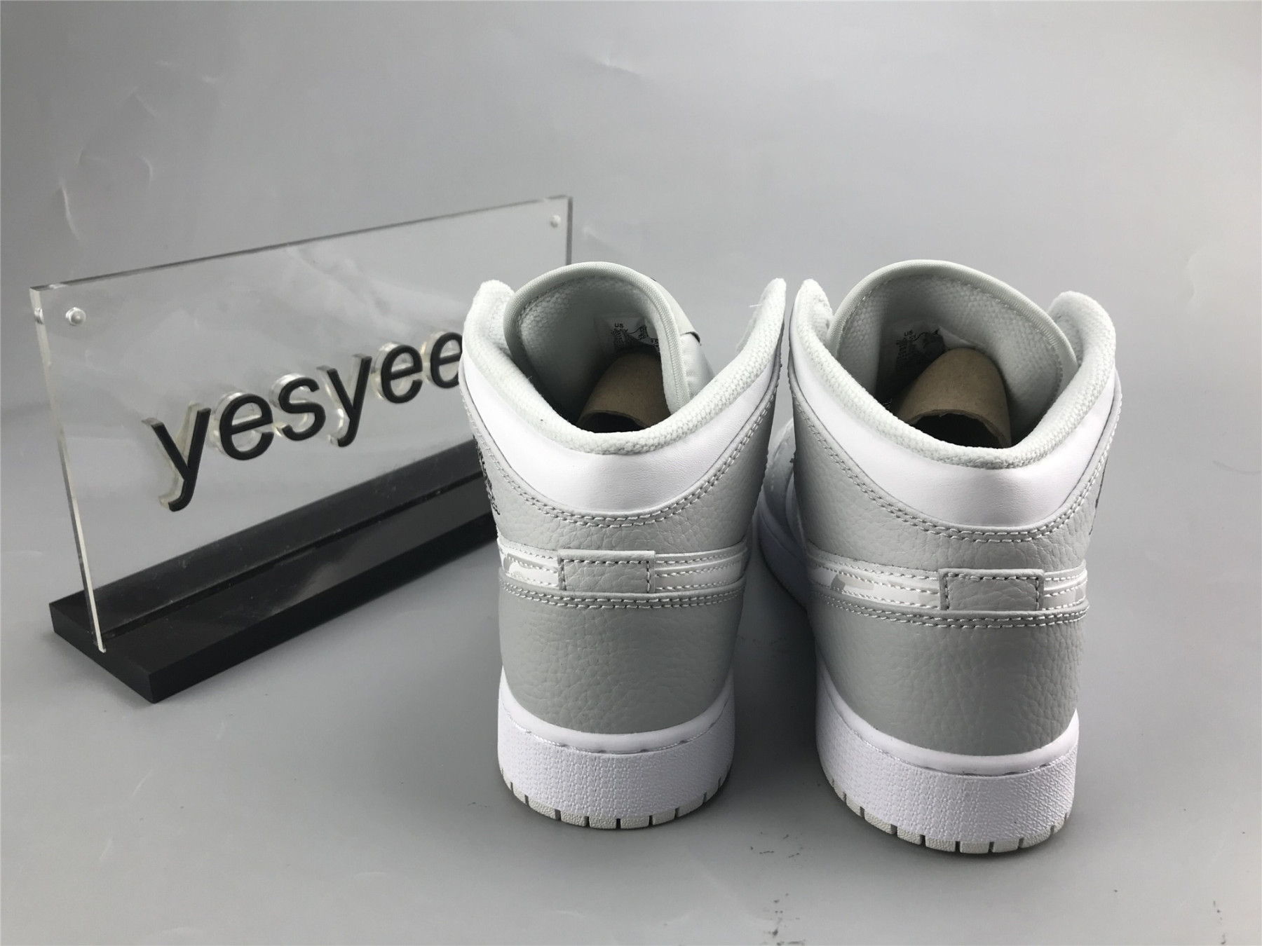 UA AIR JORDAN 1 MID SE GS 