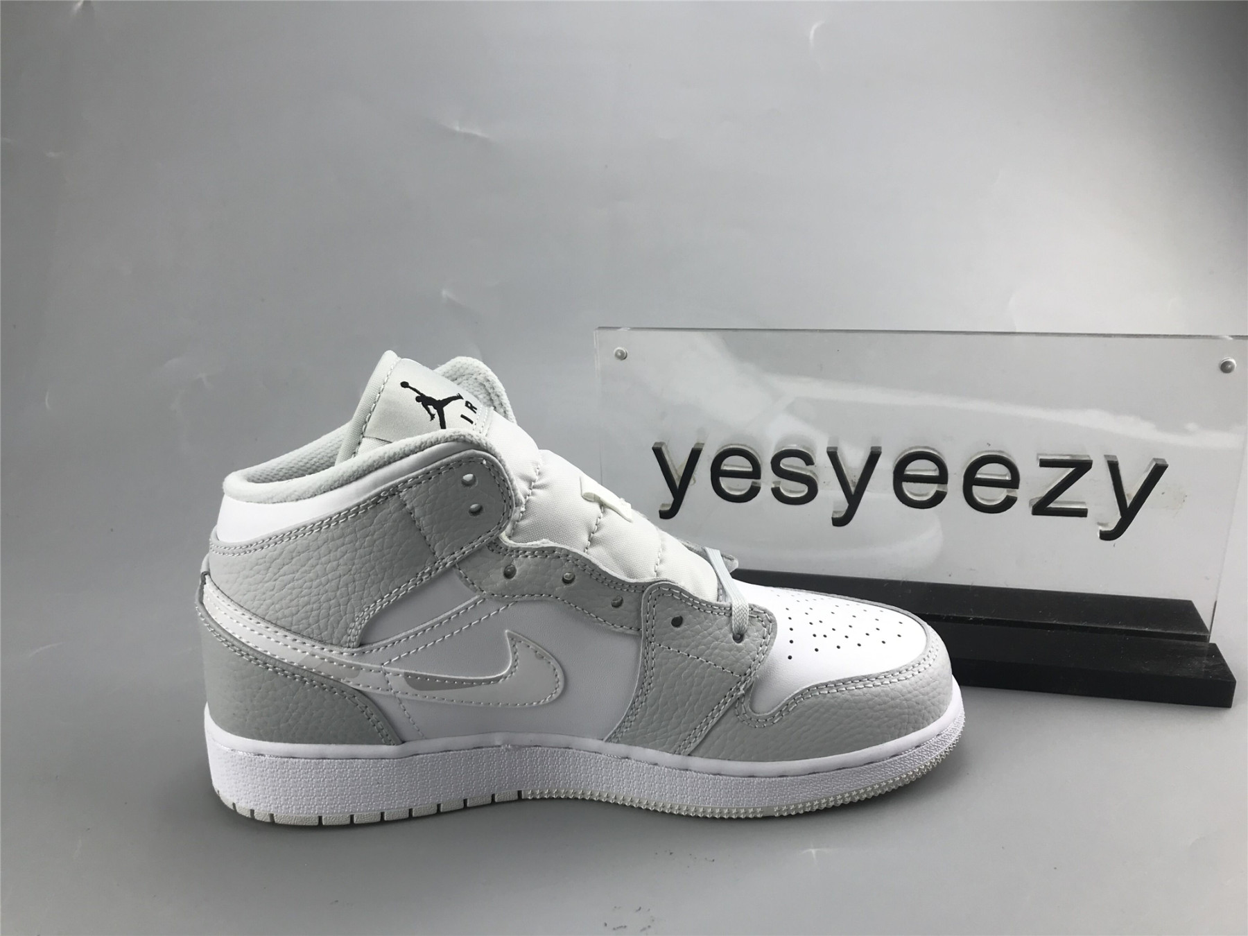 UA AIR JORDAN 1 MID SE GS 