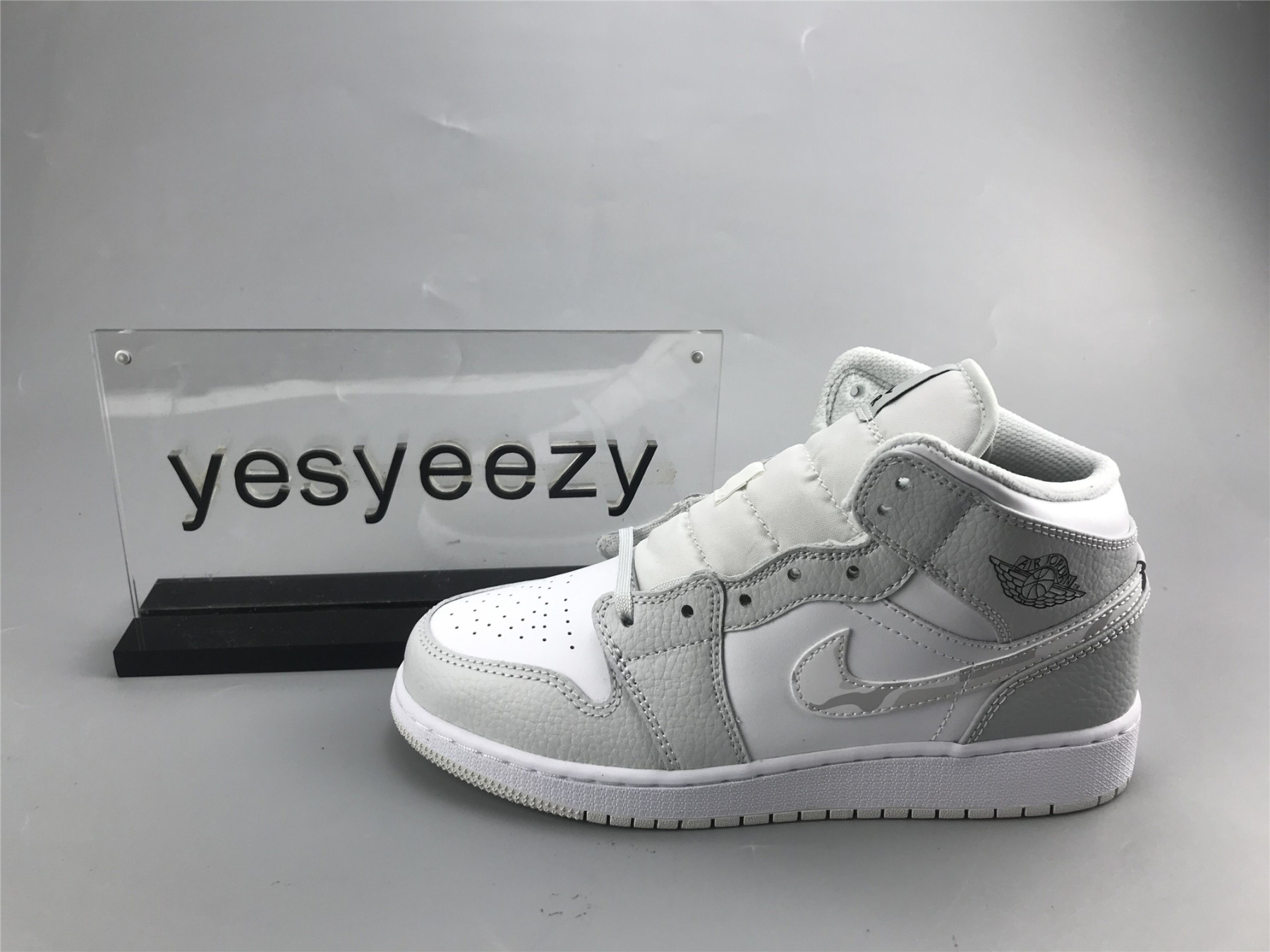 UA AIR JORDAN 1 MID SE GS 