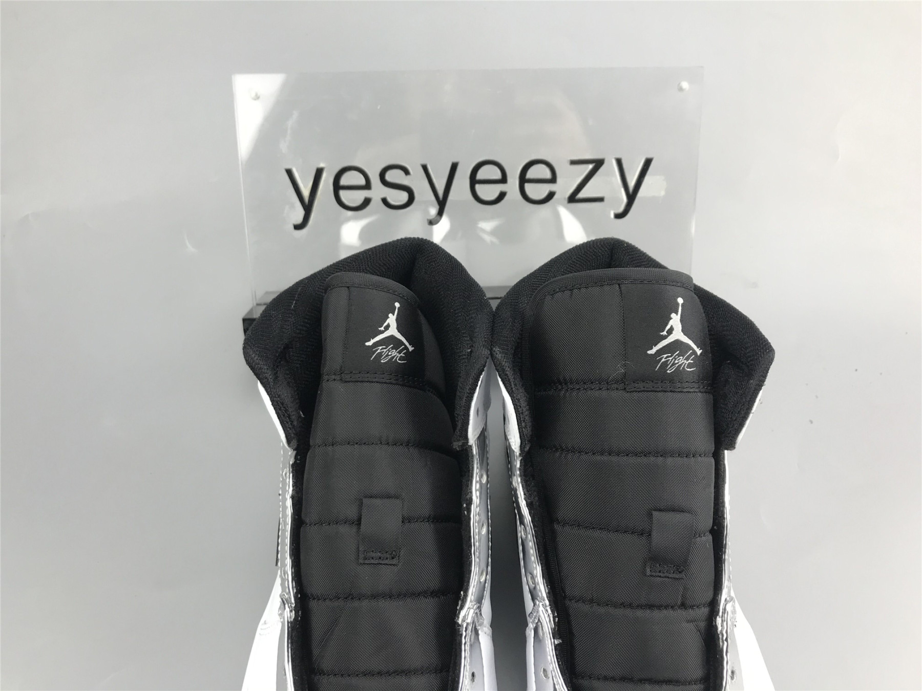 UA AIR JORDAN 1 MID