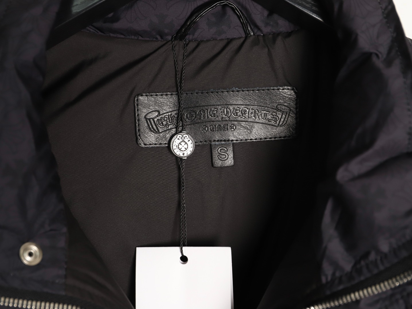 Ch*0me He**ts short puffer jacket