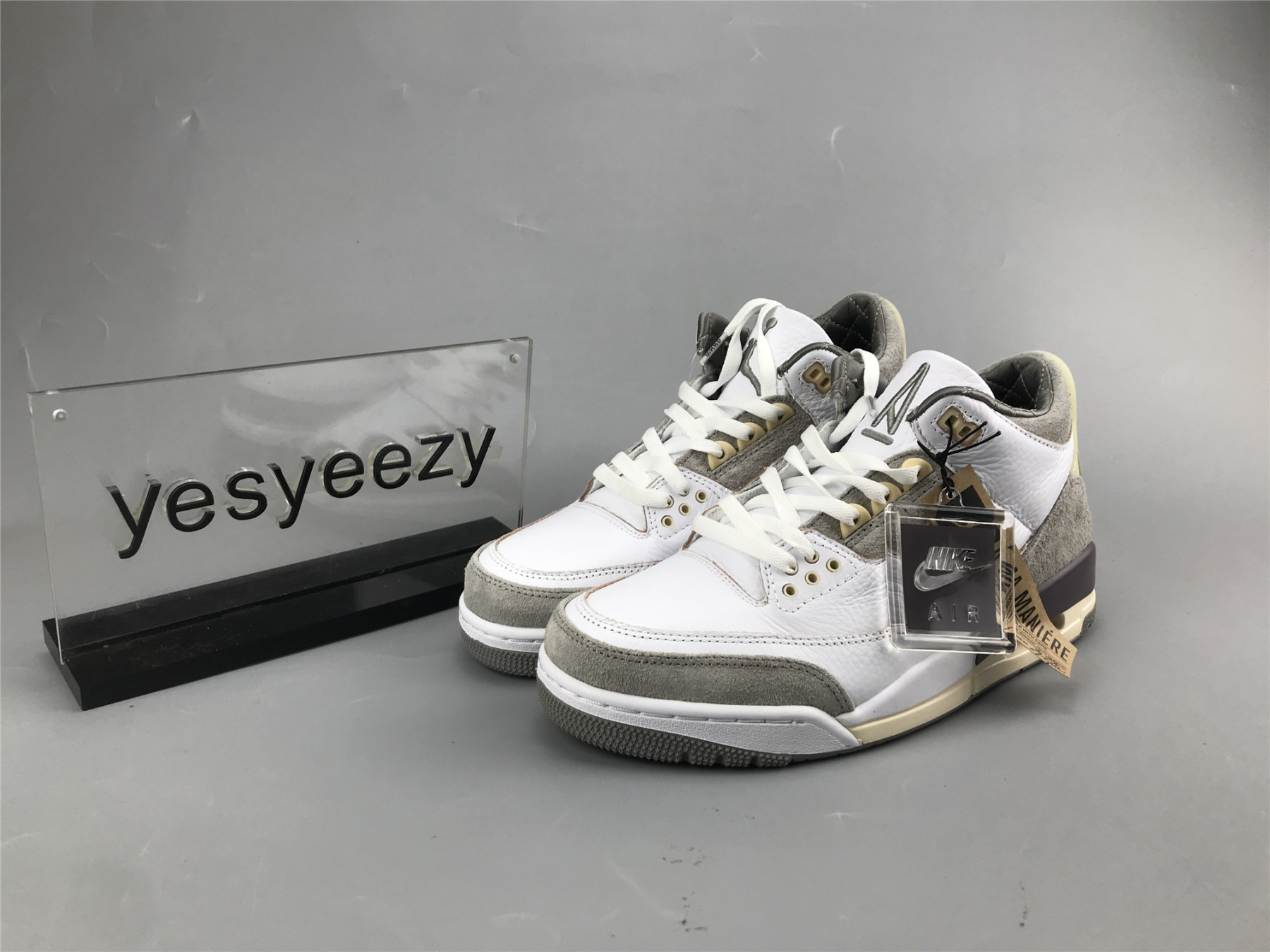 UA A MA MANIÉRE X WMNS AIR JORDAN 3 RETRO SP
