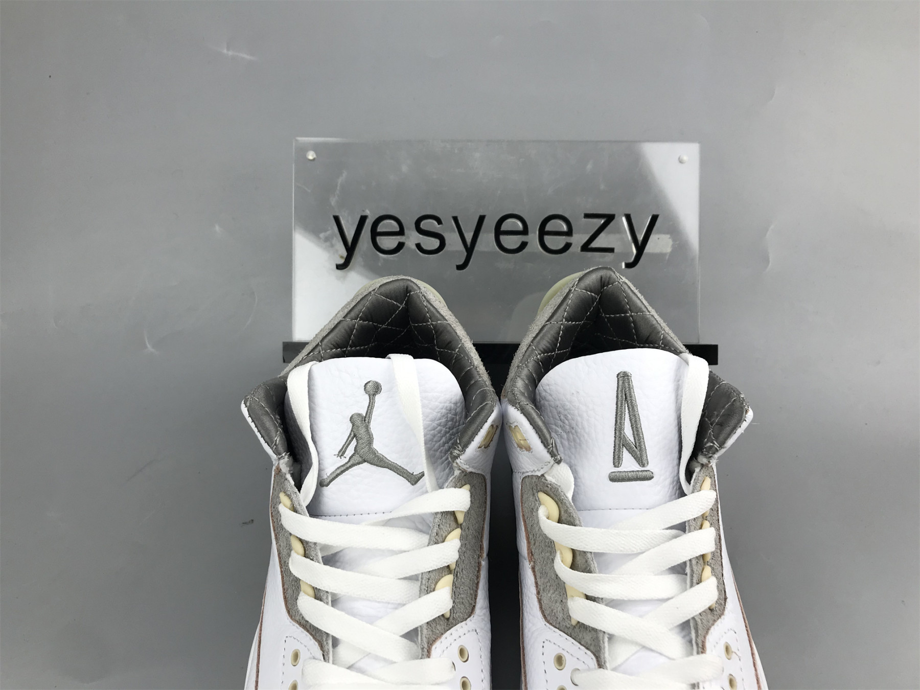 UA A MA MANIÉRE X WMNS AIR JORDAN 3 RETRO SP
