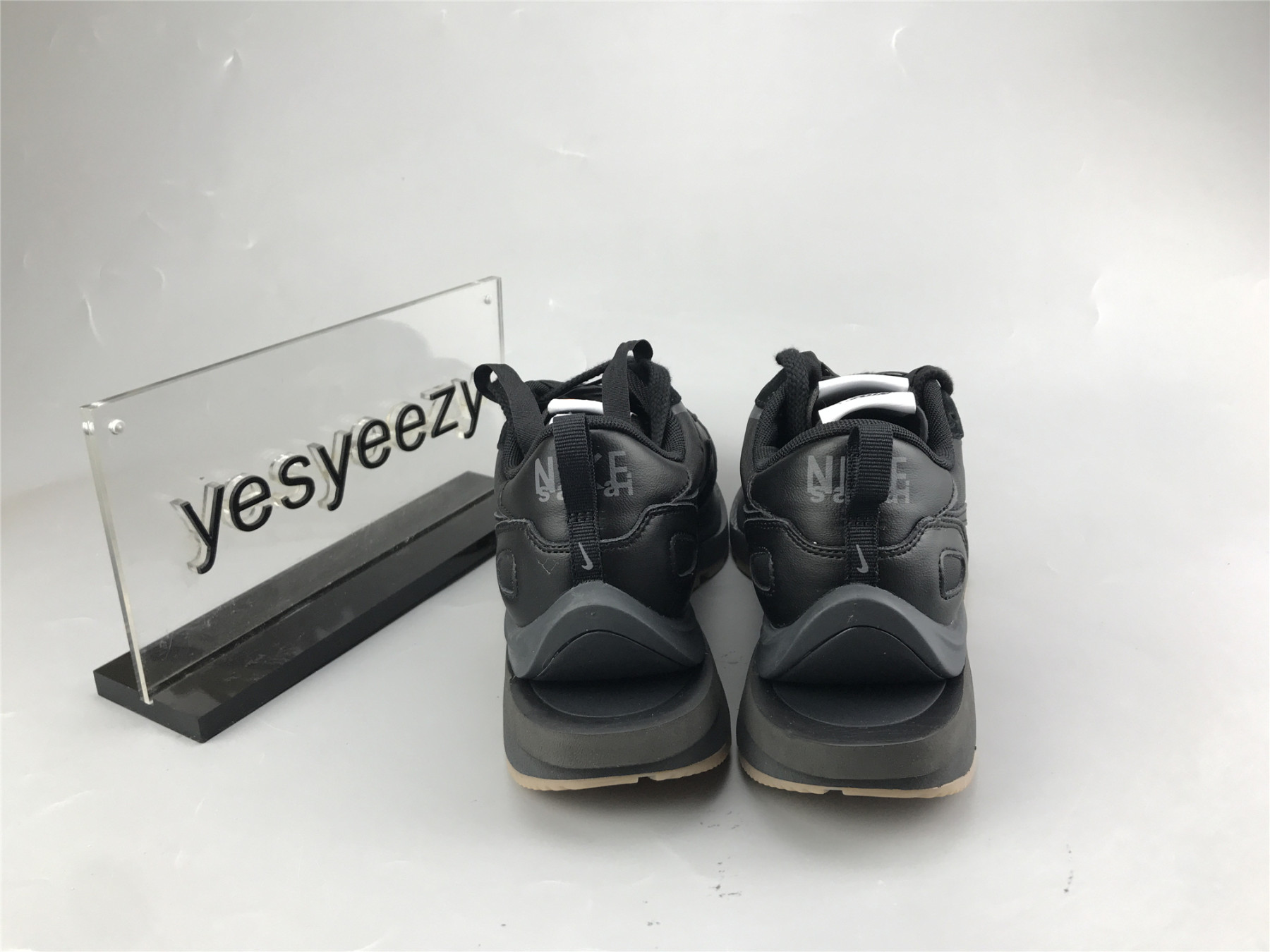 UA NIKE SACAI X VAPORWAFFLE