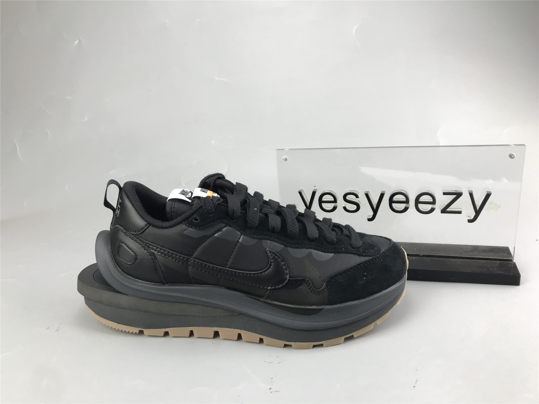 UA NIKE SACAI X VAPORWAFFLE