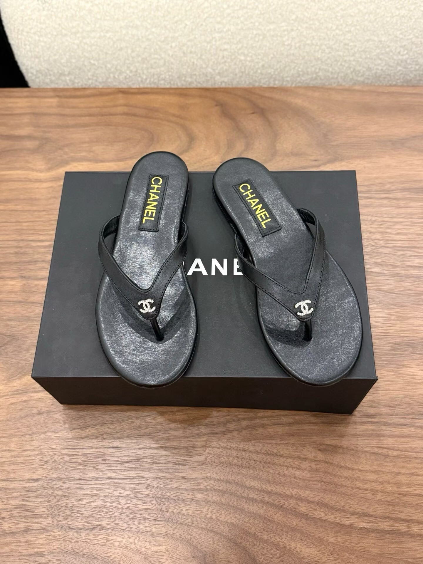 UA Chanel Slides