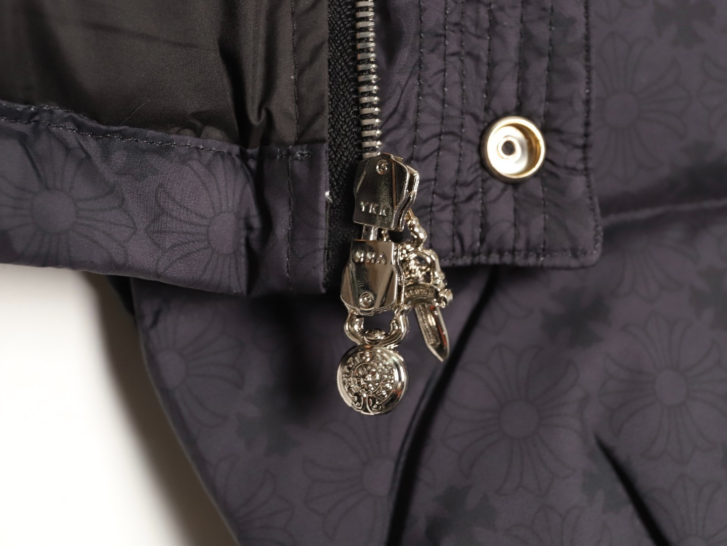 Ch*0me He**ts short puffer jacket
